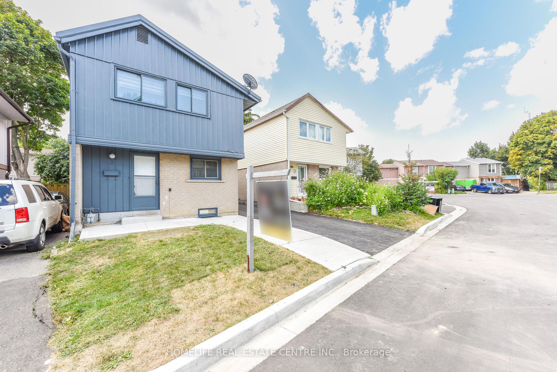 Photo 3 of 2 Hilda Court, Brampton, Central Park — HOMEH