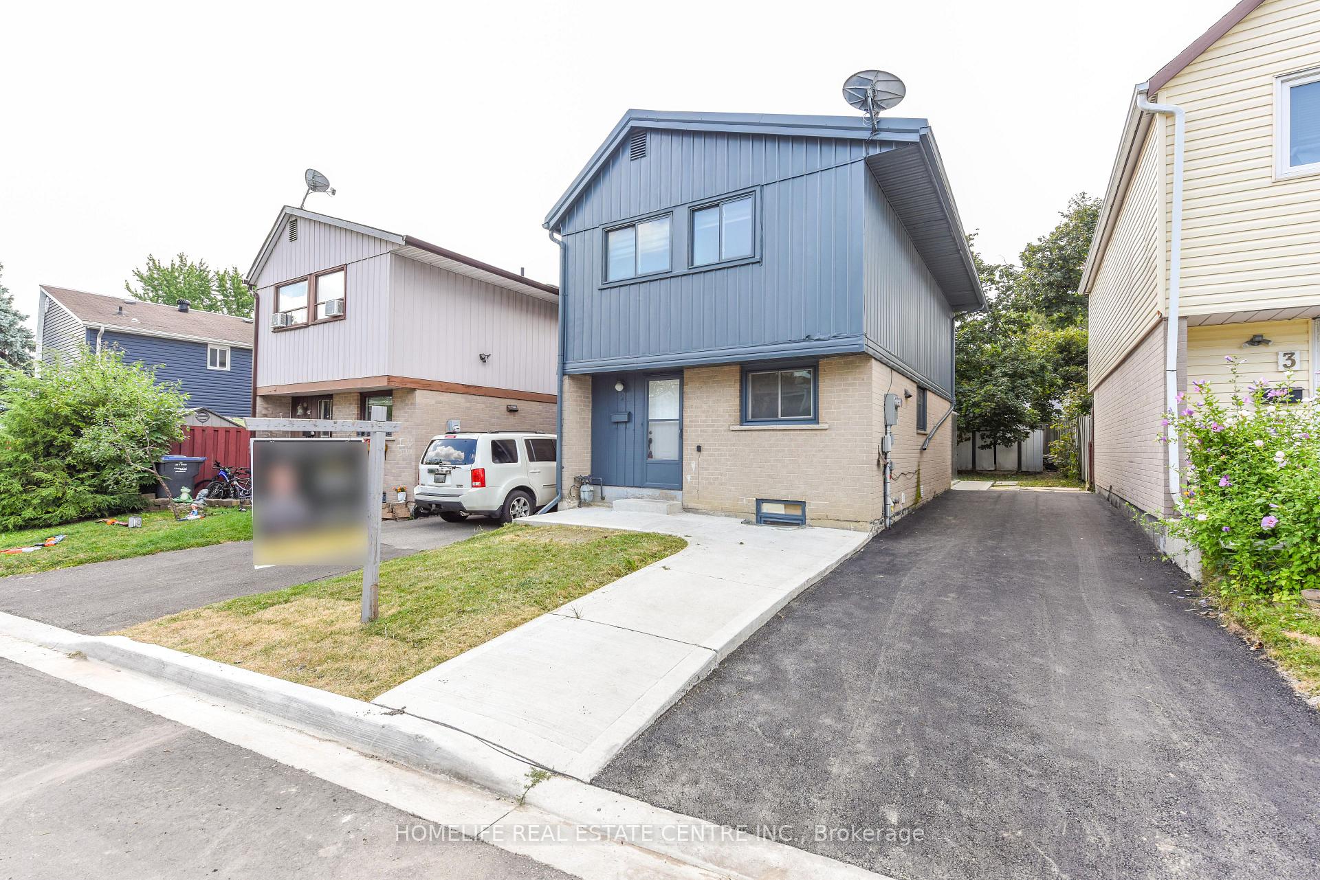 Photo 4 of 2 Hilda Court, Brampton, Central Park — HOMEH