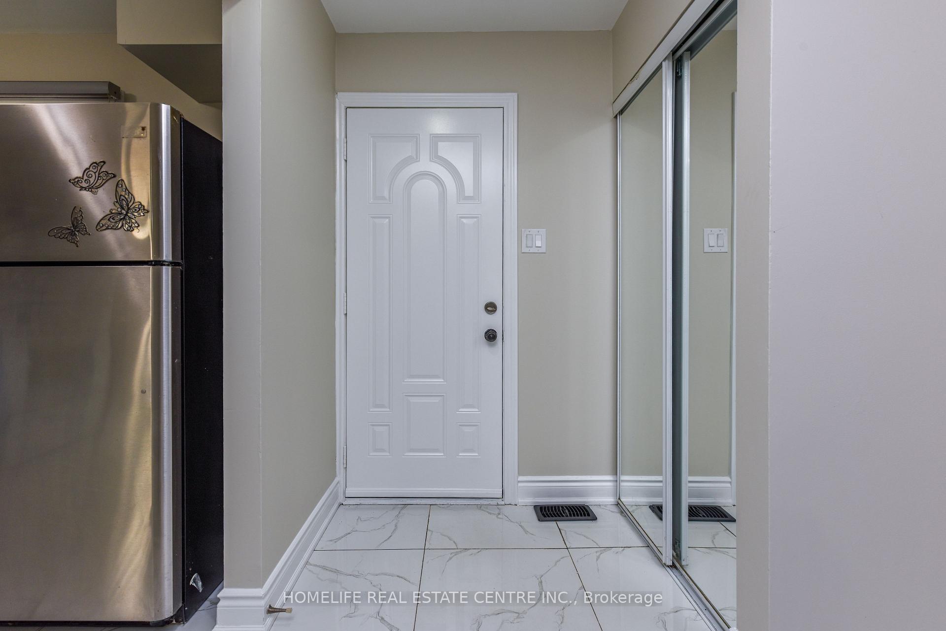 Photo 5 of 2 Hilda Court, Brampton, Central Park — HOMEH