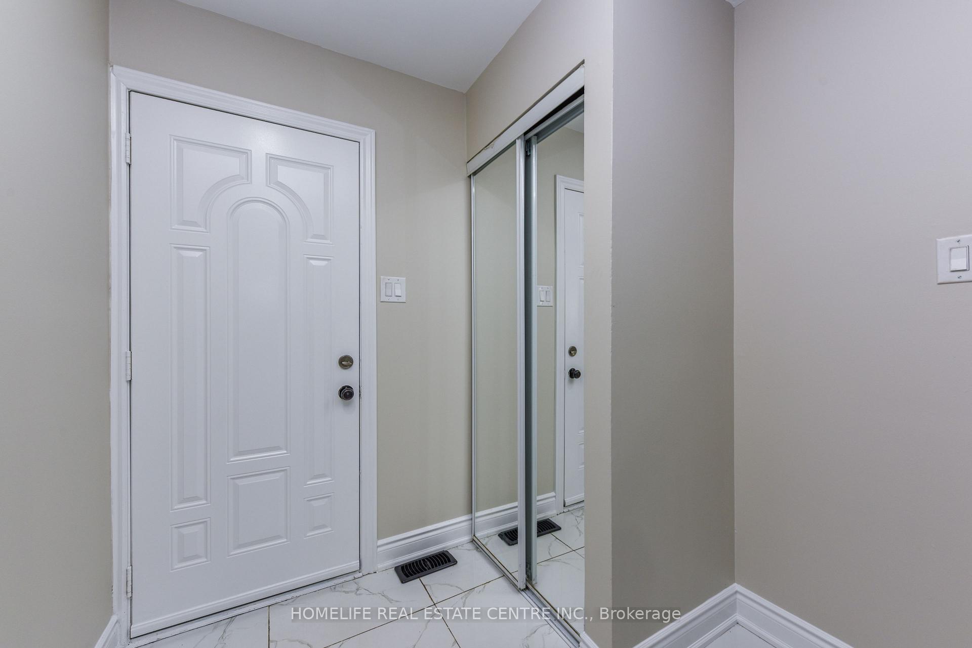 Photo 6 of 2 Hilda Court, Brampton, Central Park — HOMEH