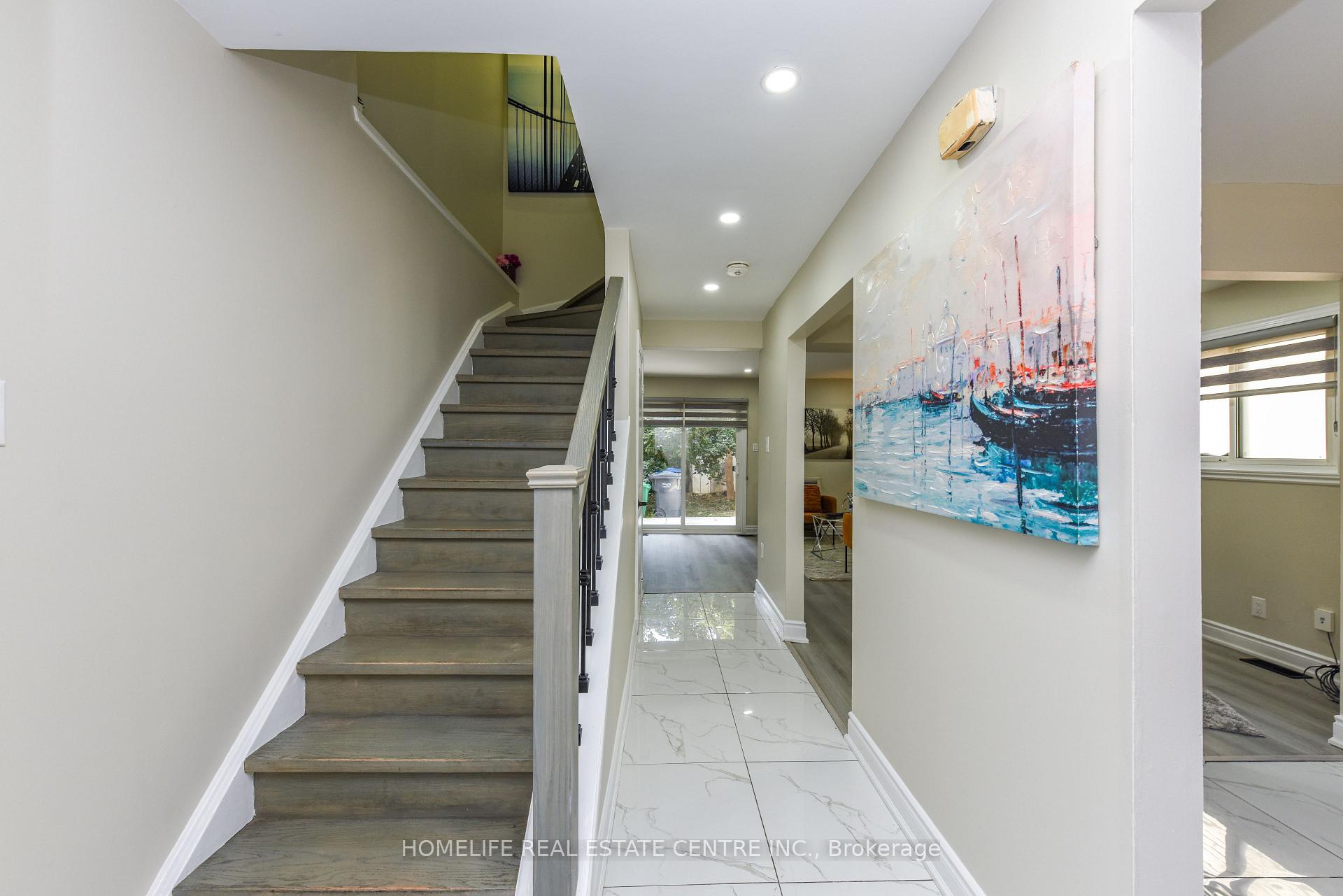 Photo 7 of 2 Hilda Court, Brampton, Central Park — HOMEH
