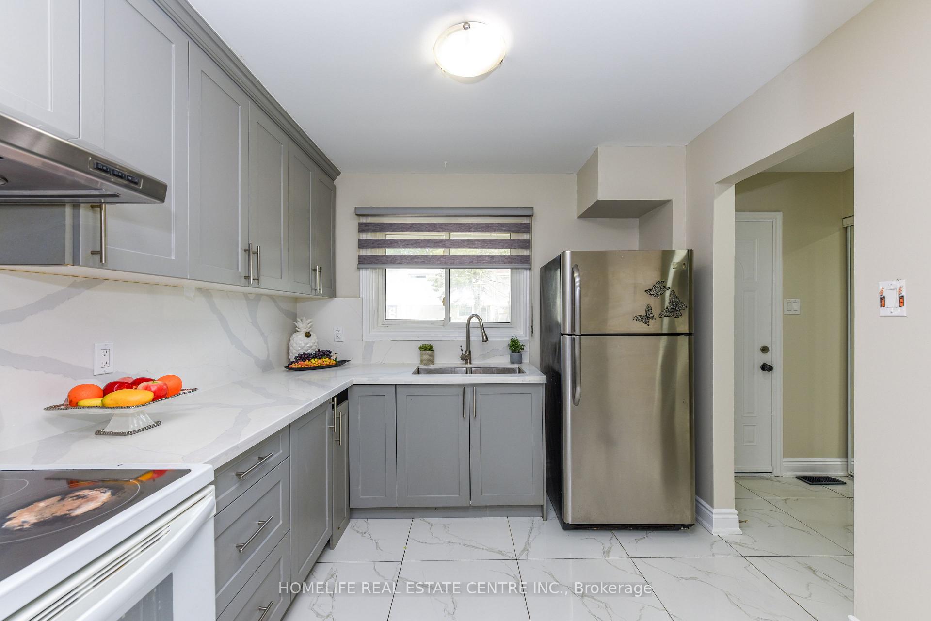 Photo 8 of 2 Hilda Court, Brampton, Central Park — HOMEH