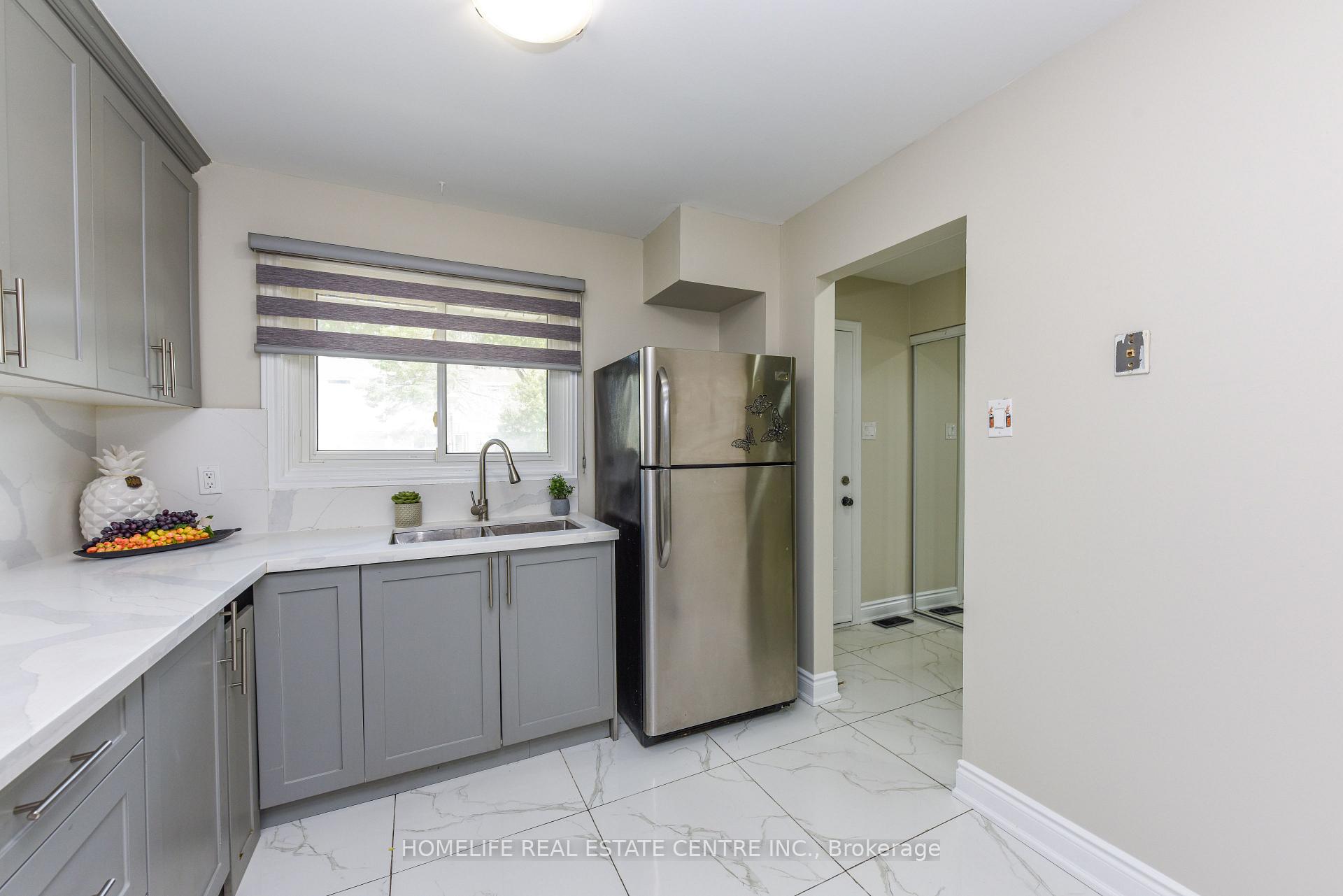 Photo 9 of 2 Hilda Court, Brampton, Central Park — HOMEH
