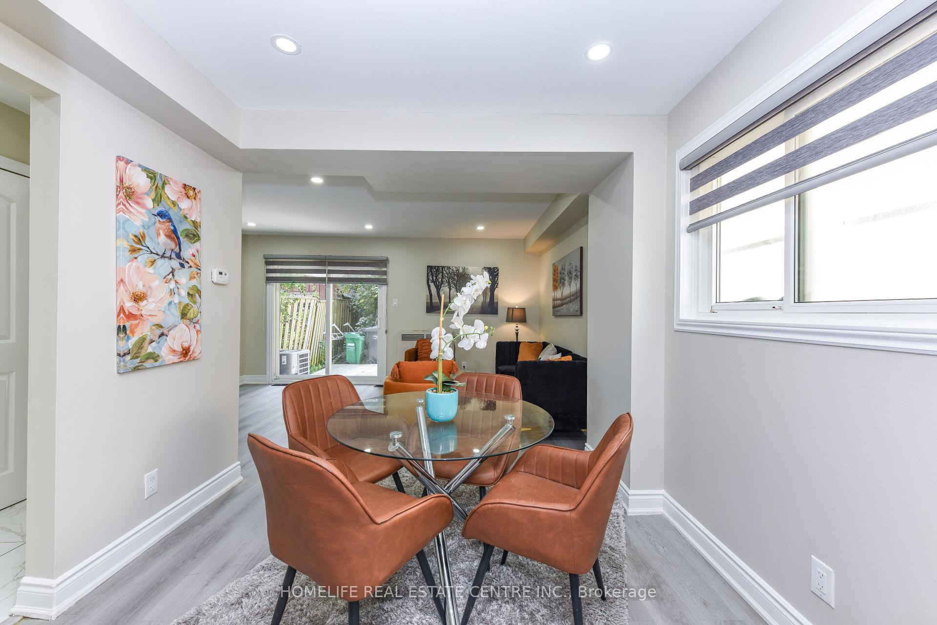 Photo 12 of 2 Hilda Court, Brampton, Central Park — HOMEH