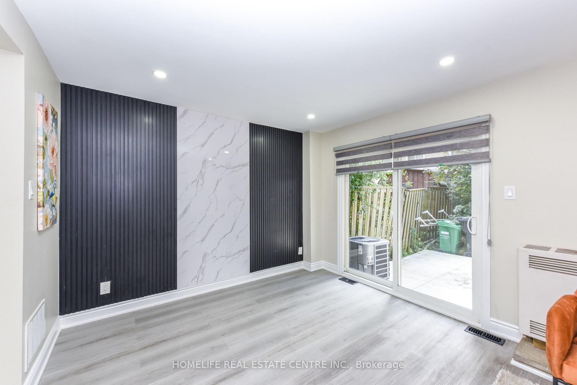 Photo 19 of 2 Hilda Court, Brampton, Central Park — HOMEH