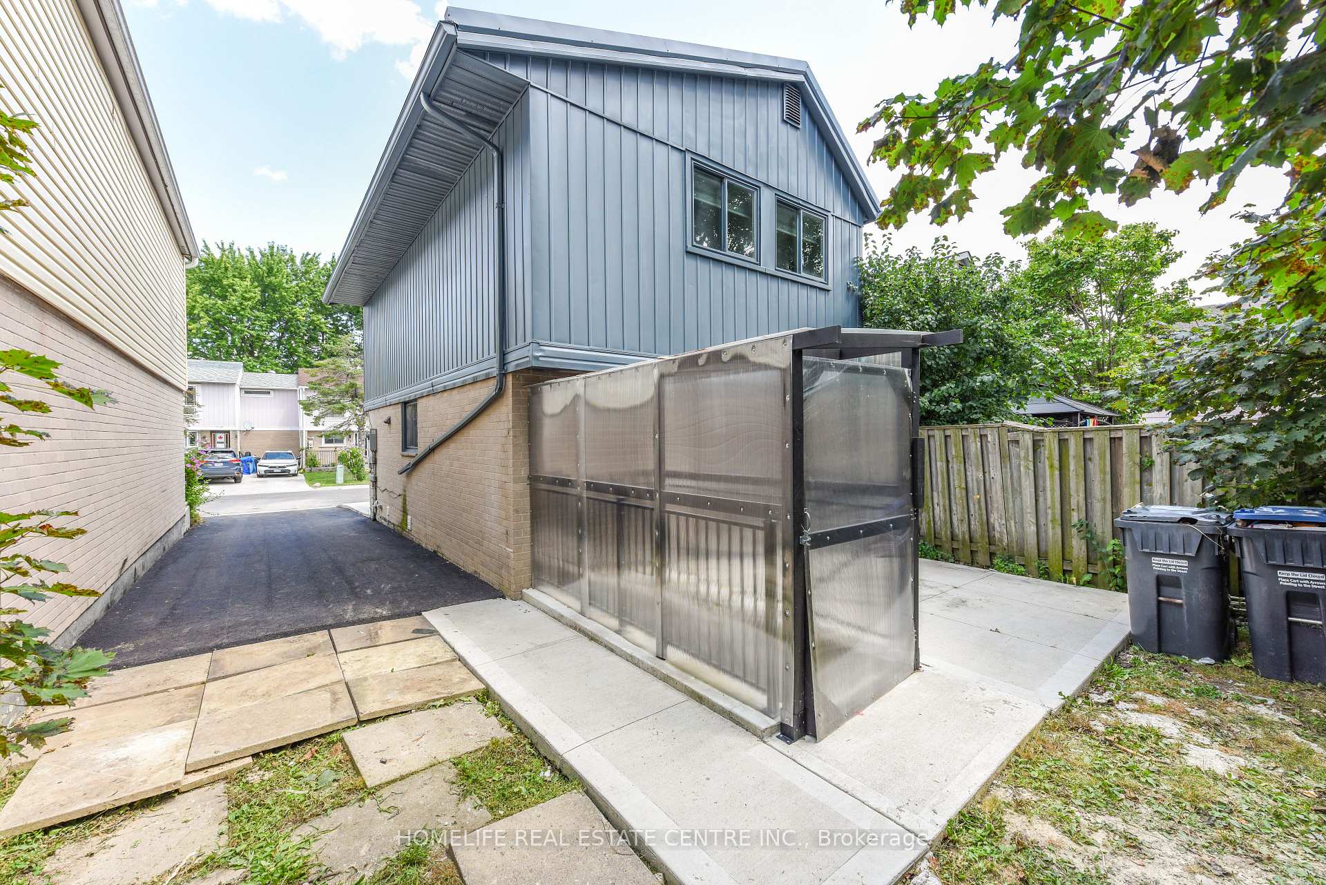 Photo 35 of 2 Hilda Court, Brampton, Central Park — HOMEH
