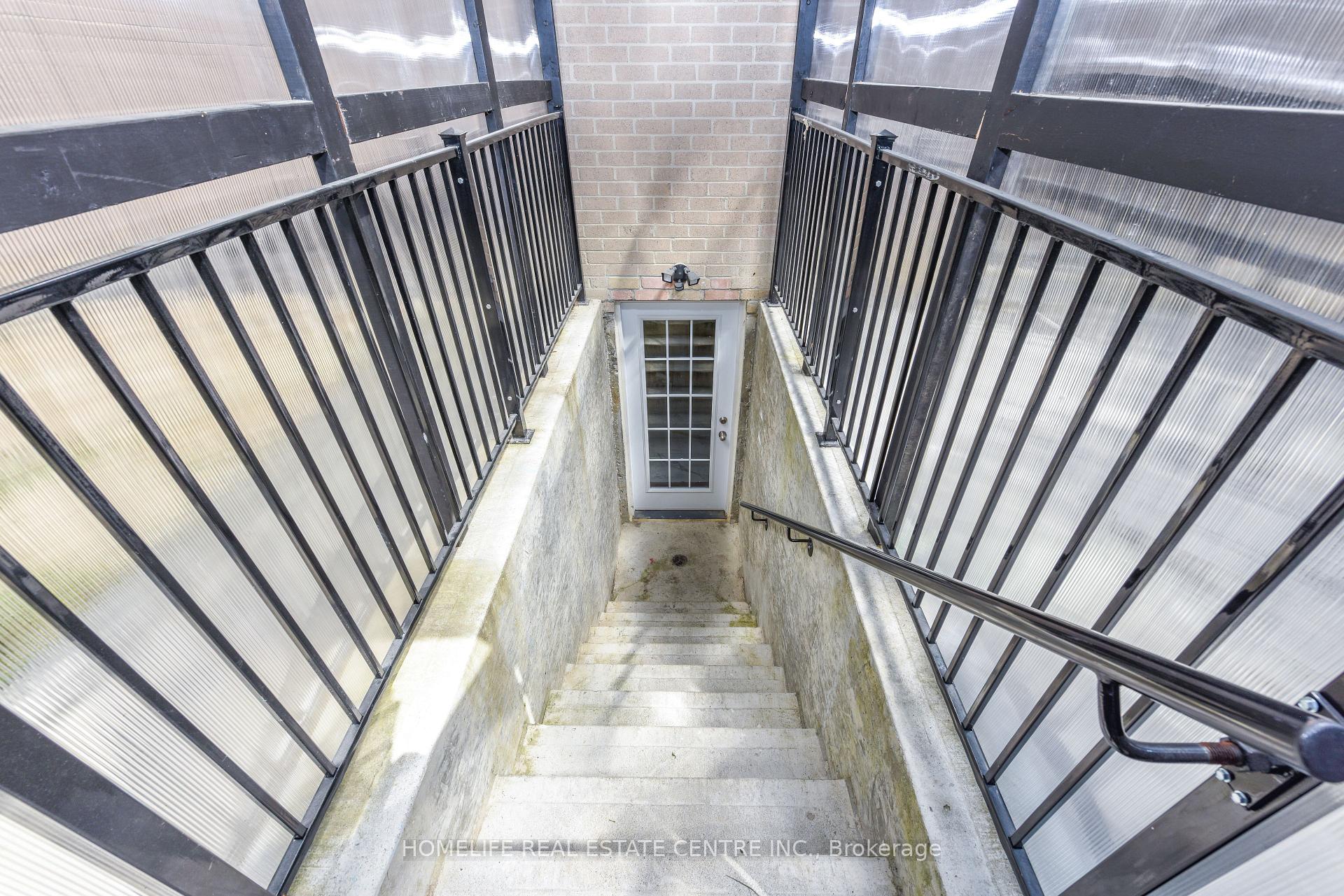 Photo 38 of 2 Hilda Court, Brampton, Central Park — HOMEH