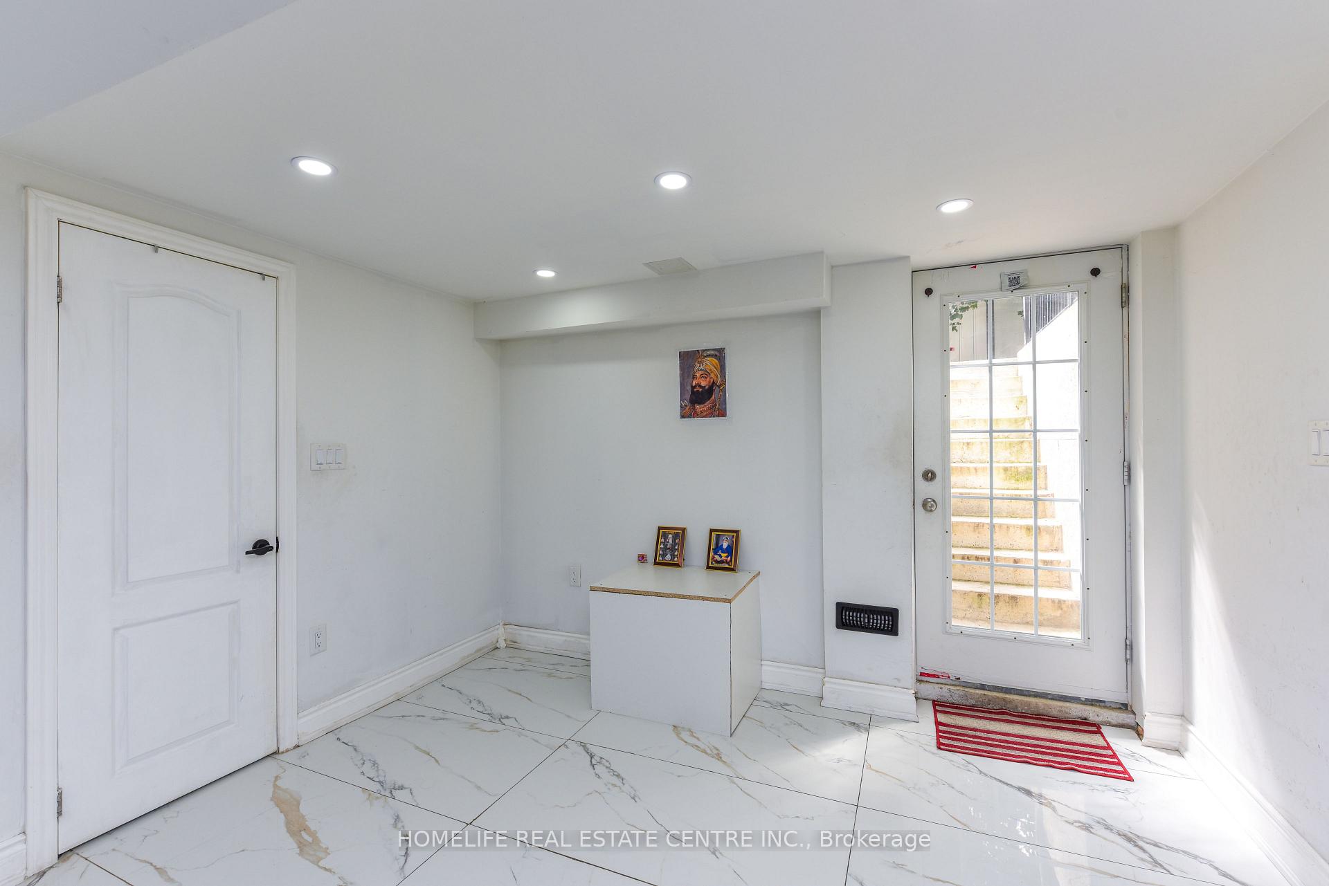 Photo 39 of 2 Hilda Court, Brampton, Central Park — HOMEH