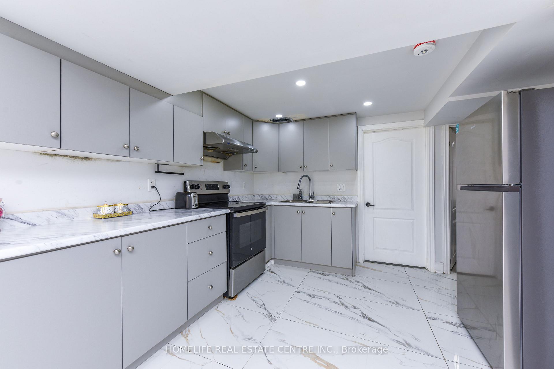 Photo 42 of 2 Hilda Court, Brampton, Central Park — HOMEH
