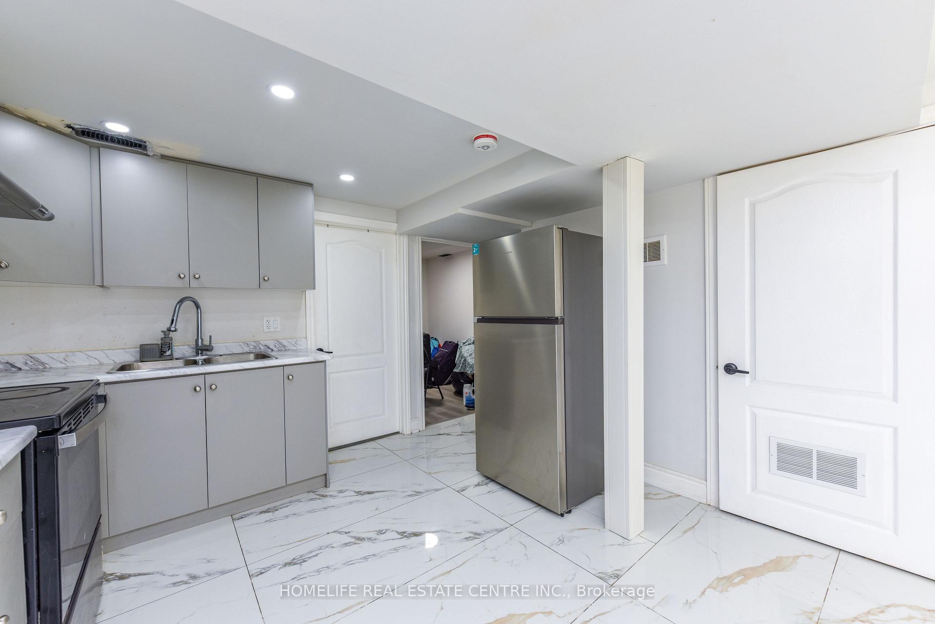 Photo 43 of 2 Hilda Court, Brampton, Central Park — HOMEH