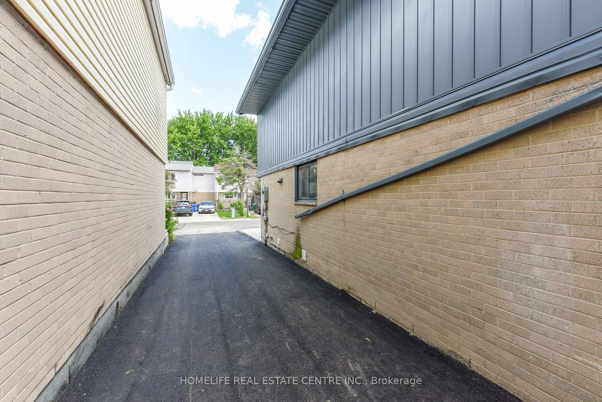 Photo 50 of 2 Hilda Court, Brampton, Central Park — HOMEH
