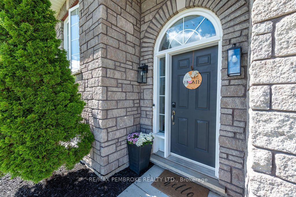 Photo 4 of 1028 Limestone Trail, Petawawa, Petawawa — HOMEH