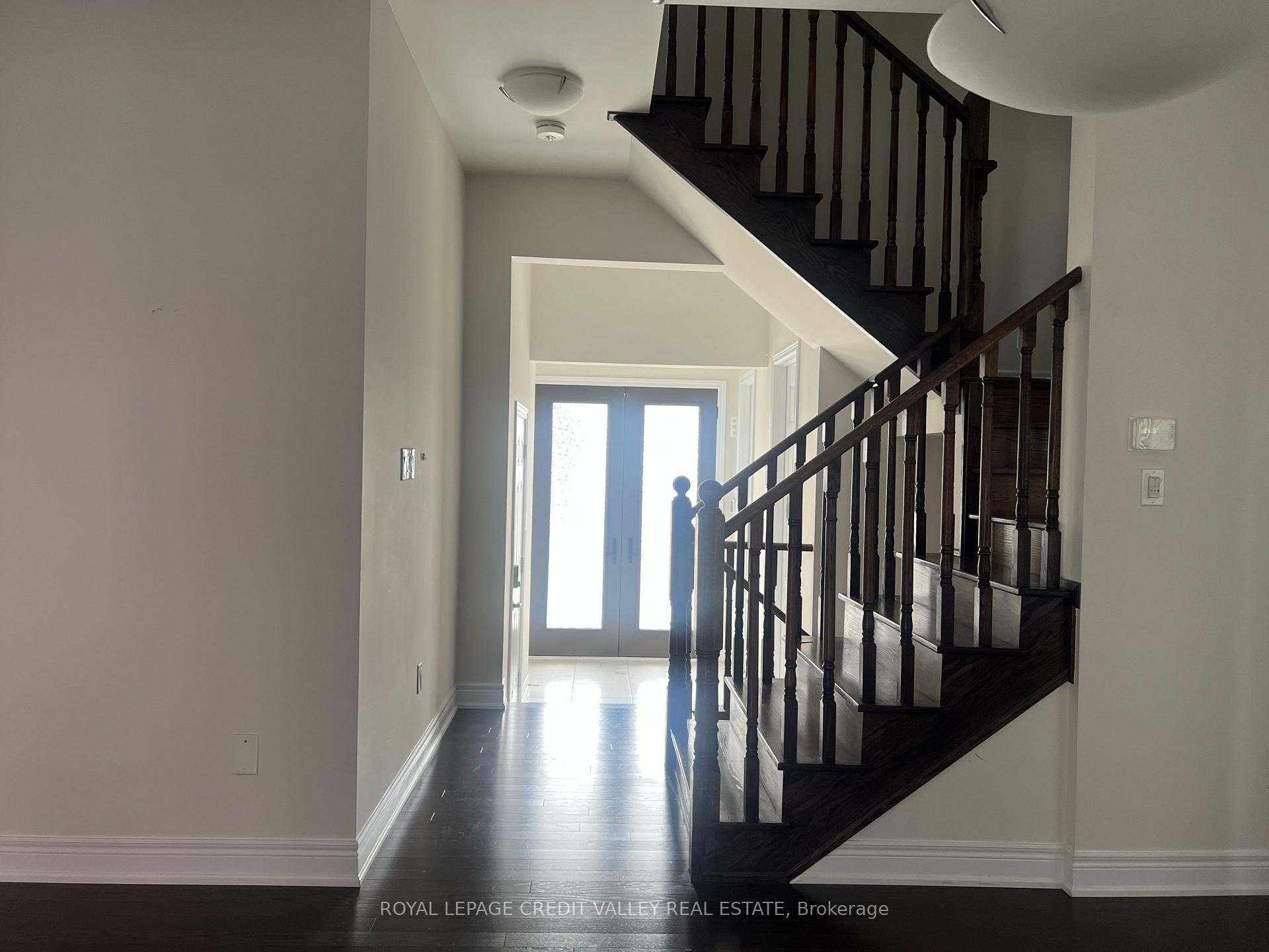 Photo 5 of 45 Kessler Drive, Brampton, Sandringham-Wellington North — HOMEH