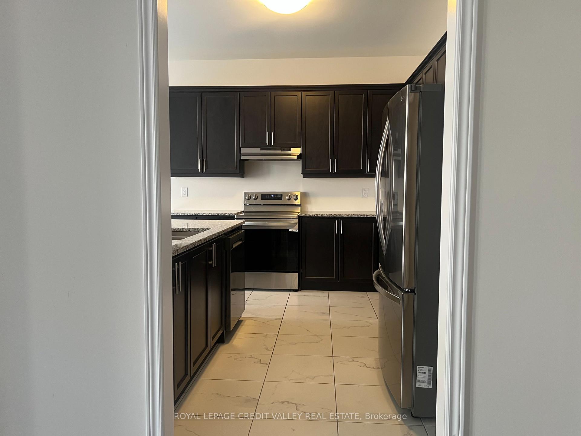 Photo 11 of 45 Kessler Drive, Brampton, Sandringham-Wellington North — HOMEH