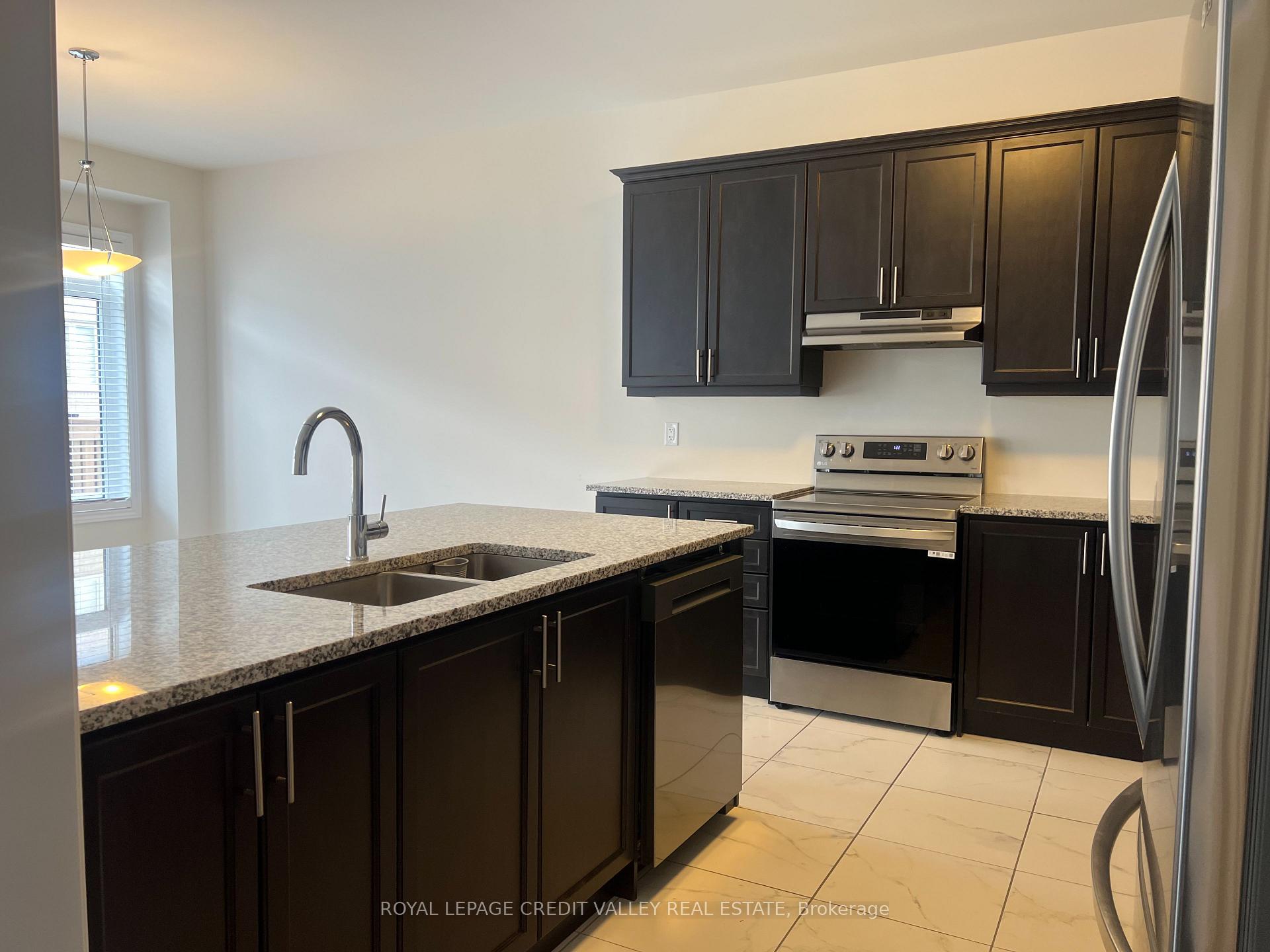 Photo 13 of 45 Kessler Drive, Brampton, Sandringham-Wellington North — HOMEH