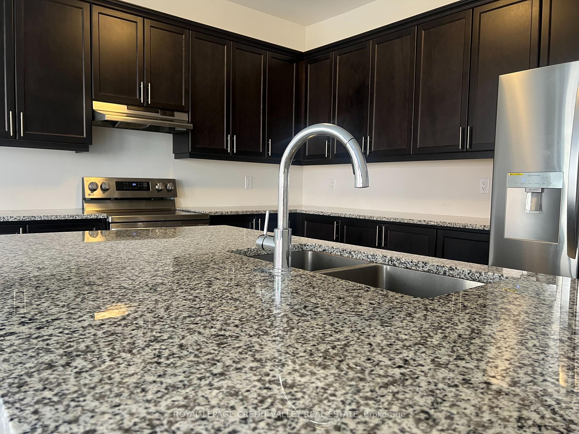 Photo 14 of 45 Kessler Drive, Brampton, Sandringham-Wellington North — HOMEH