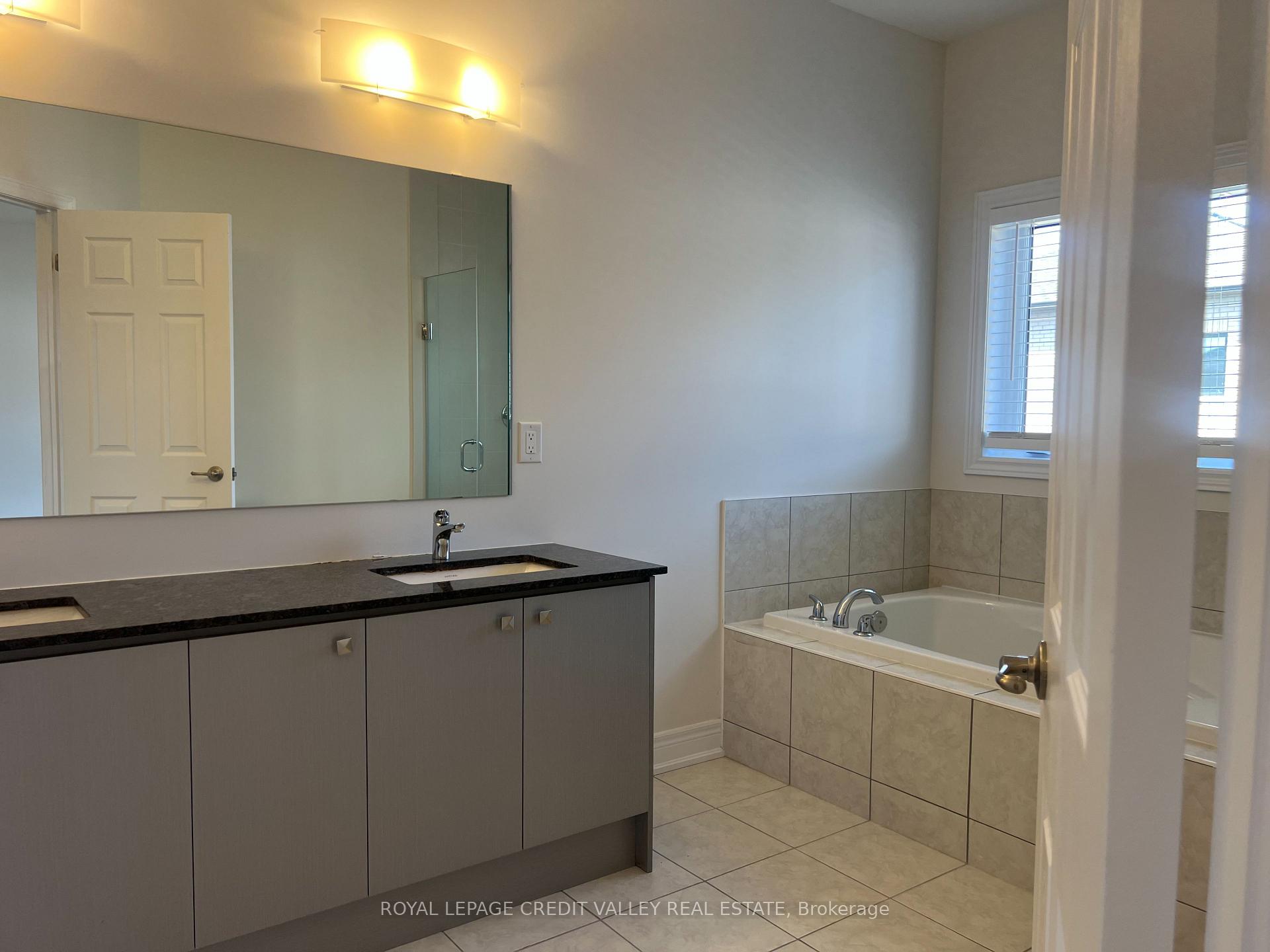 Photo 21 of 45 Kessler Drive, Brampton, Sandringham-Wellington North — HOMEH