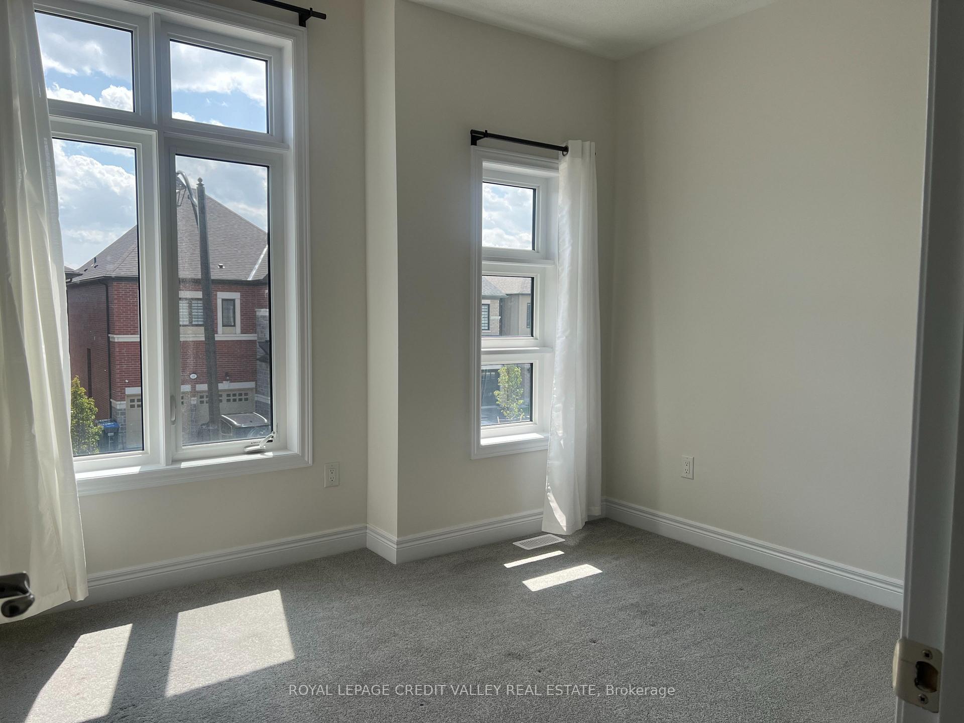 Photo 22 of 45 Kessler Drive, Brampton, Sandringham-Wellington North — HOMEH
