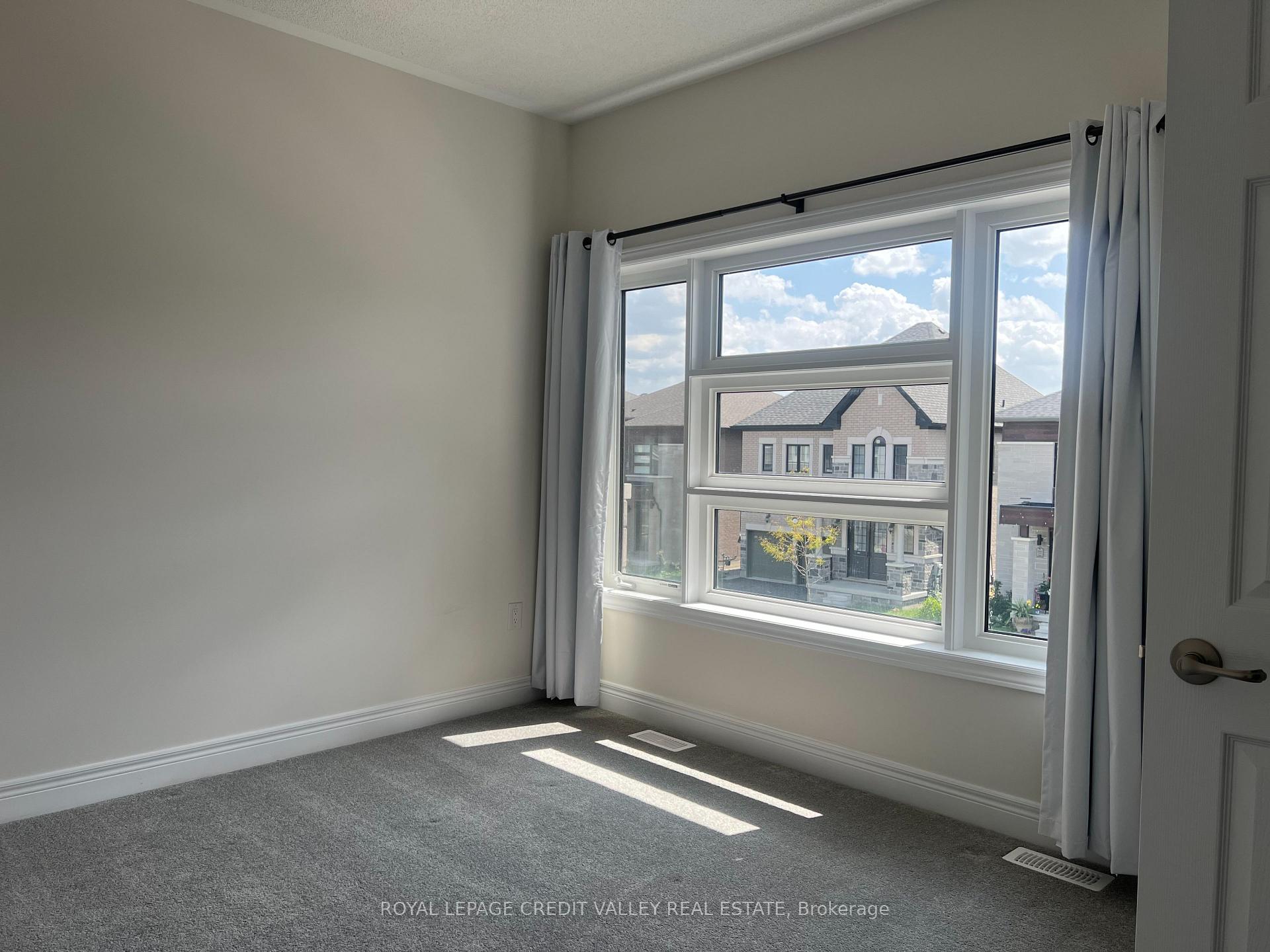 Photo 23 of 45 Kessler Drive, Brampton, Sandringham-Wellington North — HOMEH