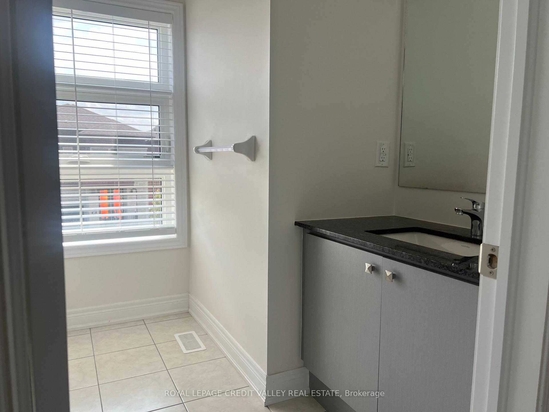Photo 25 of 45 Kessler Drive, Brampton, Sandringham-Wellington North — HOMEH