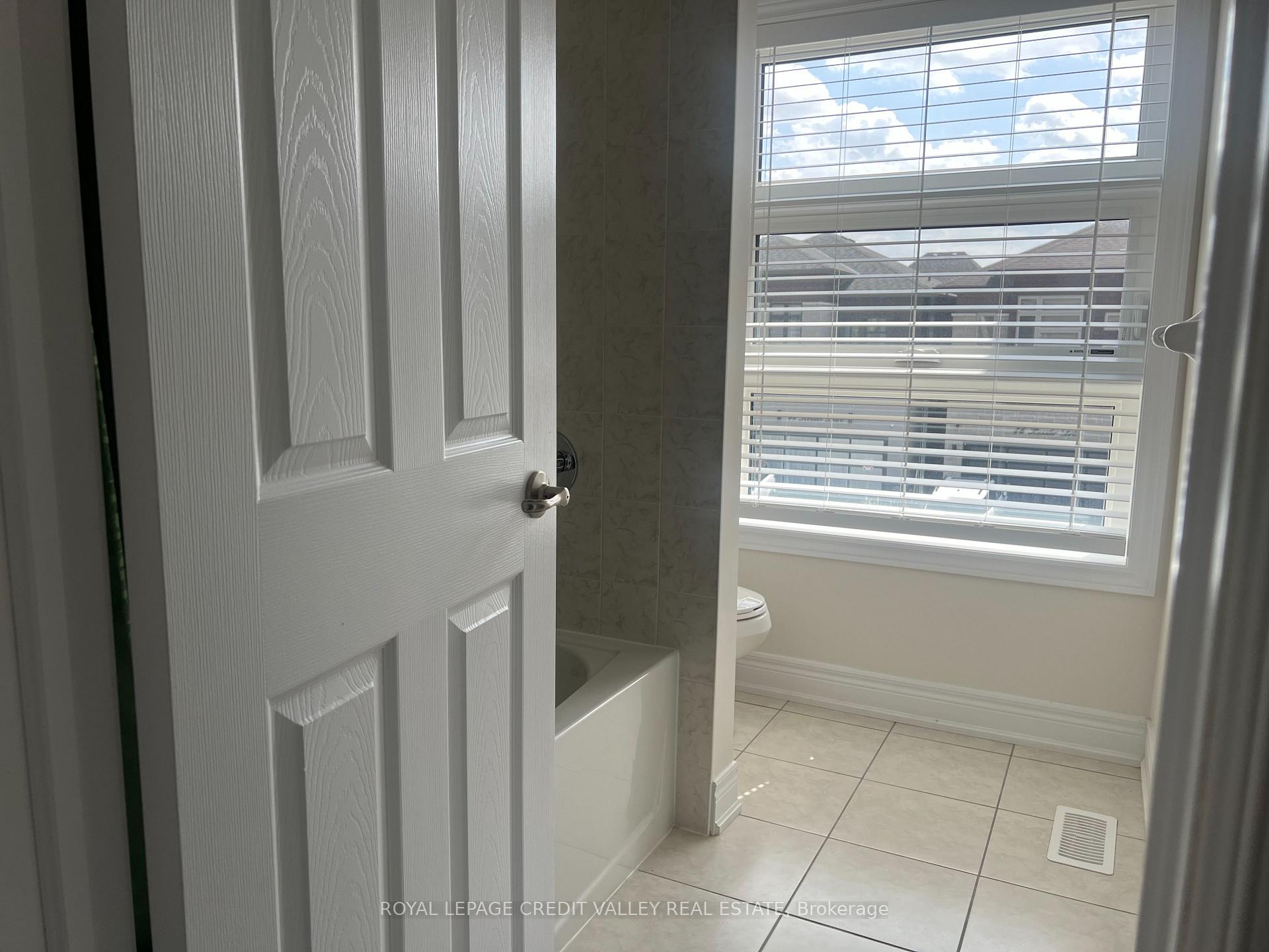 Photo 26 of 45 Kessler Drive, Brampton, Sandringham-Wellington North — HOMEH
