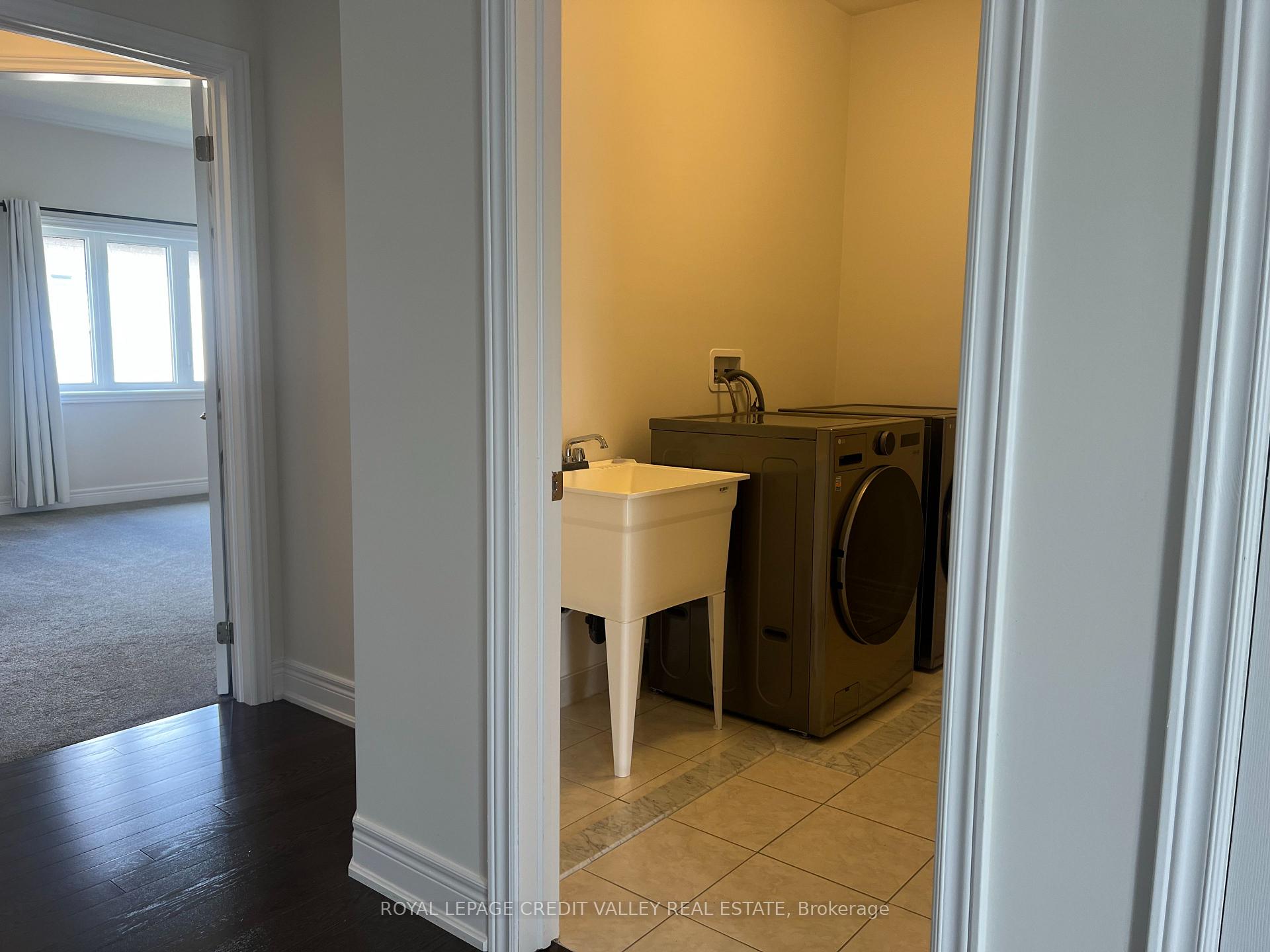 Photo 30 of 45 Kessler Drive, Brampton, Sandringham-Wellington North — HOMEH