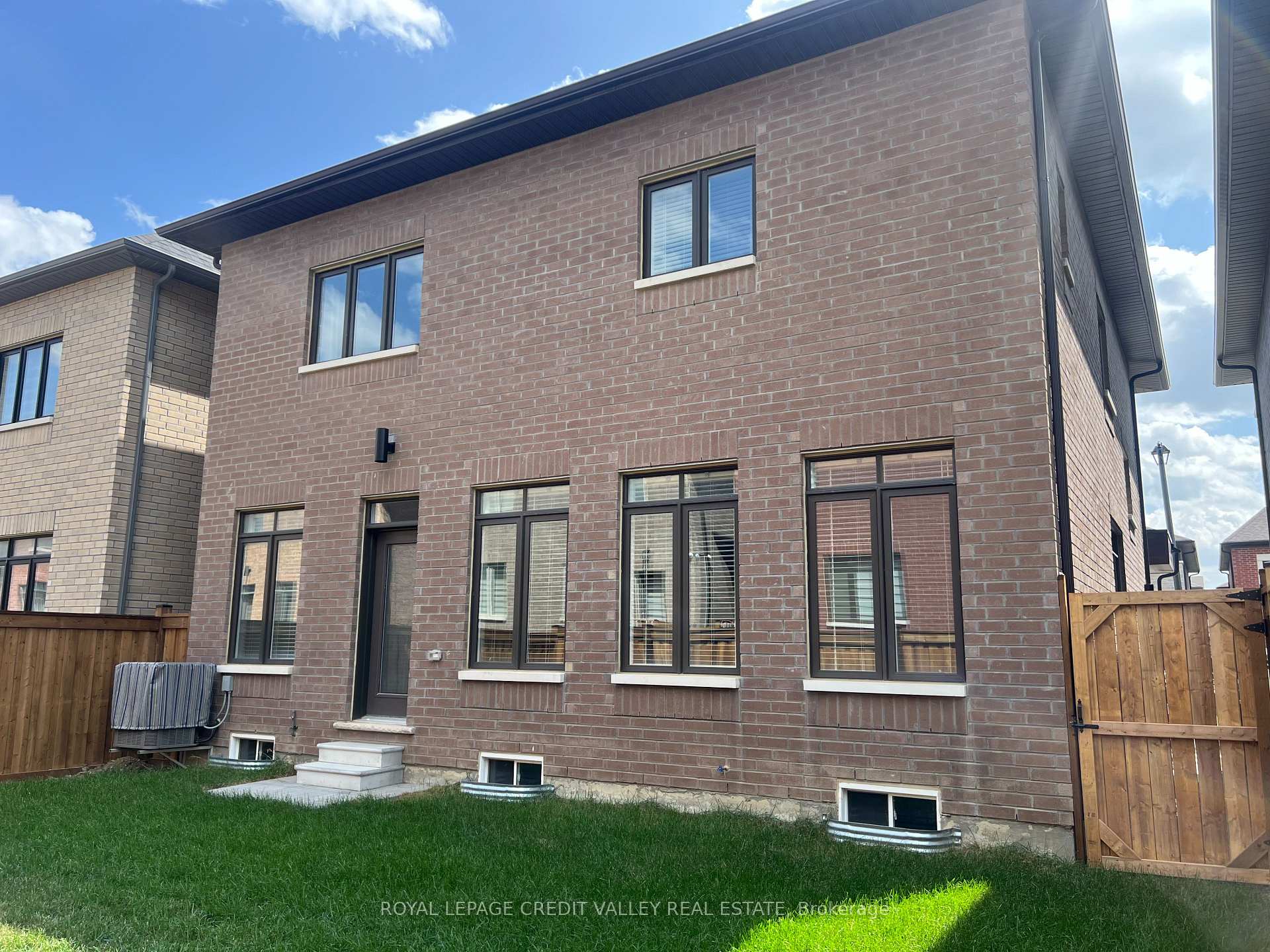 Photo 34 of 45 Kessler Drive, Brampton, Sandringham-Wellington North — HOMEH