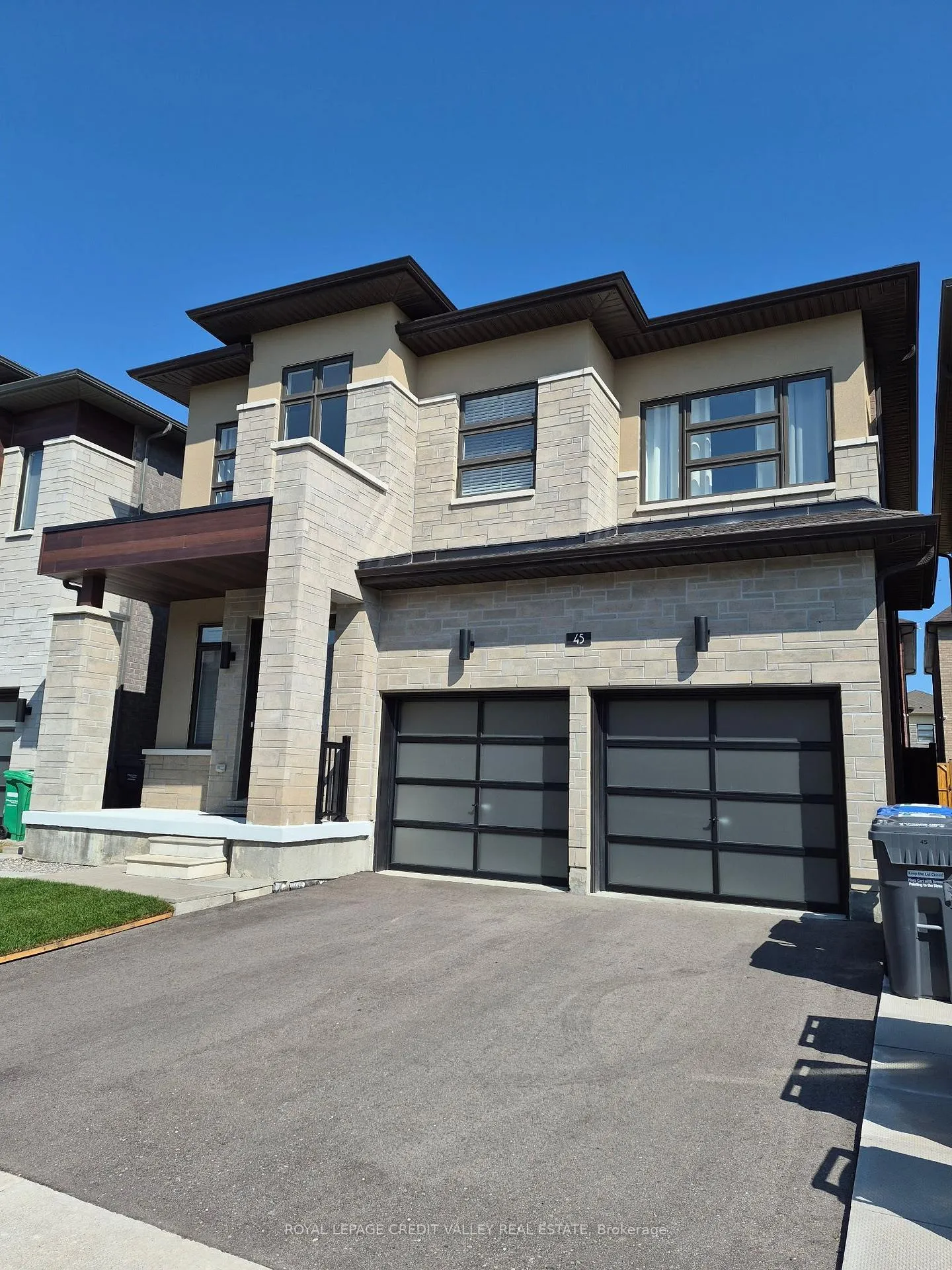 Photo 2 of 45 Kessler Drive, Brampton, Sandringham-Wellington North — HOMEH