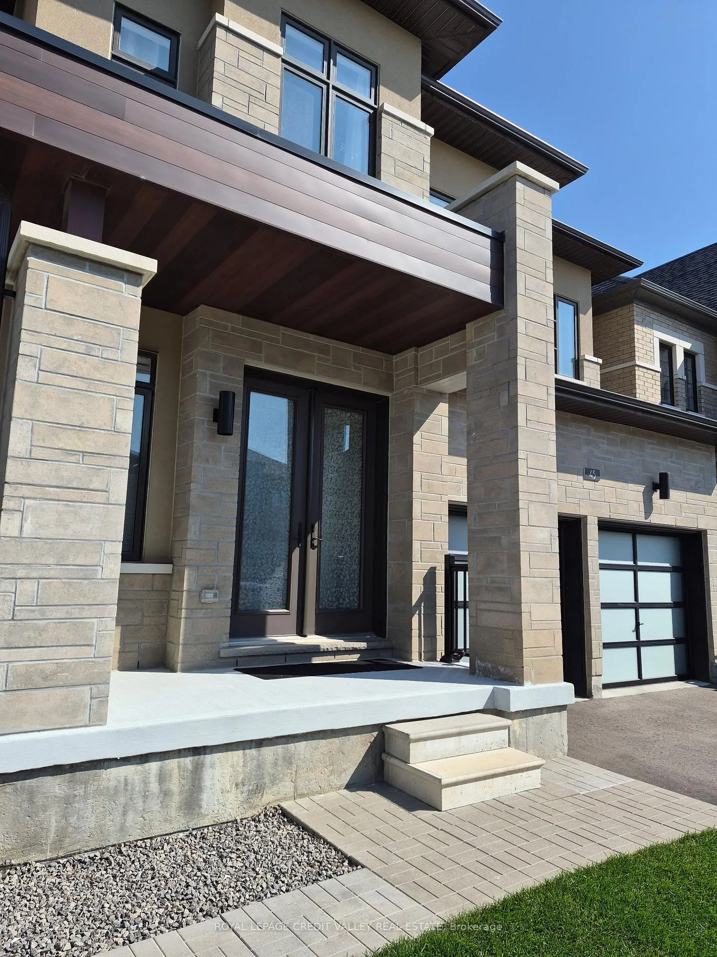 Photo 3 of 45 Kessler Drive, Brampton, Sandringham-Wellington North — HOMEH