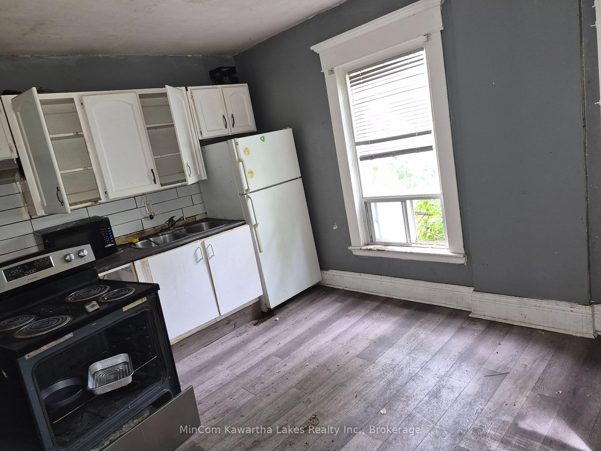 Photo 8 of 467 Albert Street, Peterborough, Town Ward 3 — HOMEH