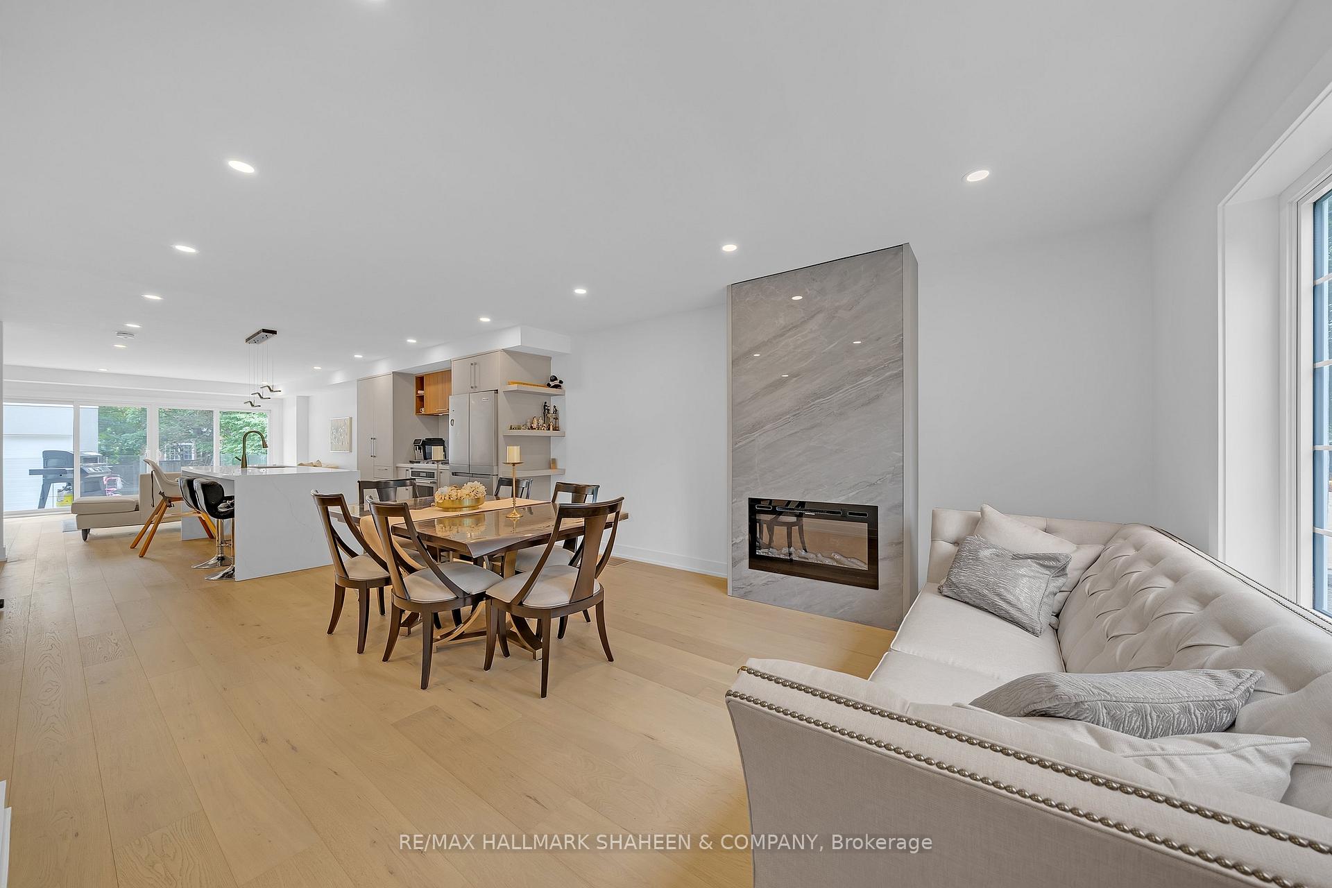 Photo 2 of 207 Sutherland Drive, Toronto, Leaside — HOMEH