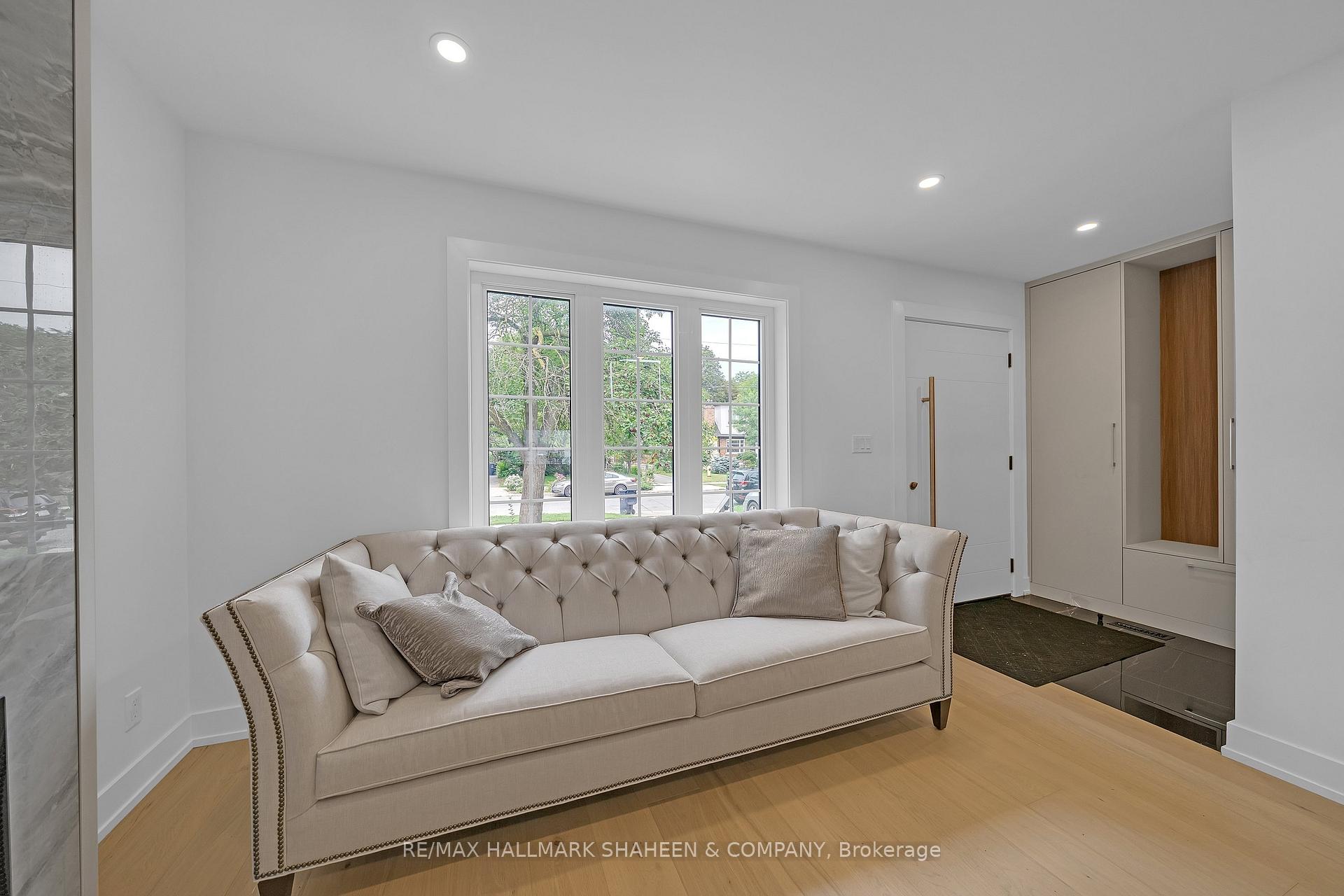 Photo 3 of 207 Sutherland Drive, Toronto, Leaside — HOMEH