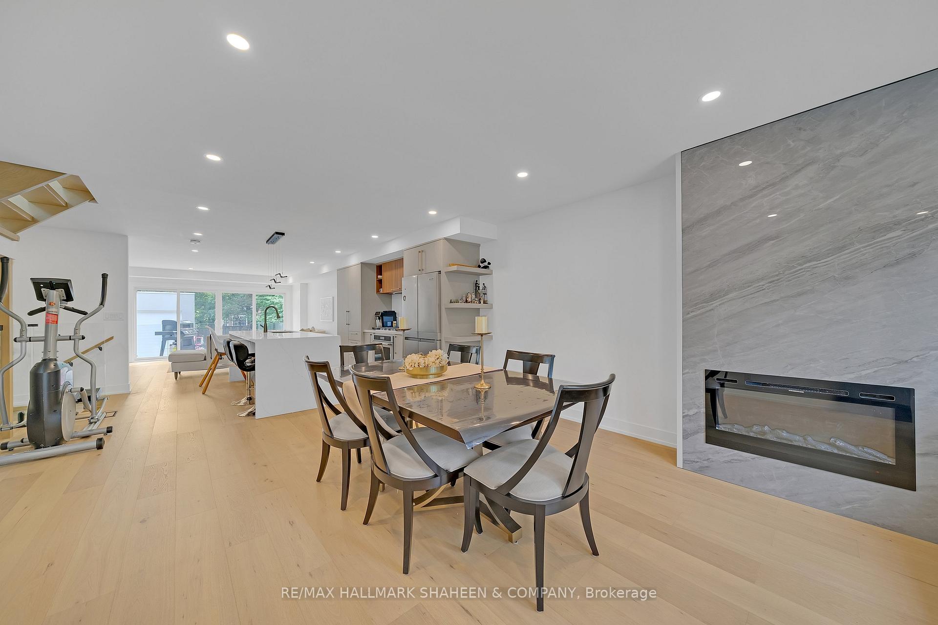 Photo 4 of 207 Sutherland Drive, Toronto, Leaside — HOMEH