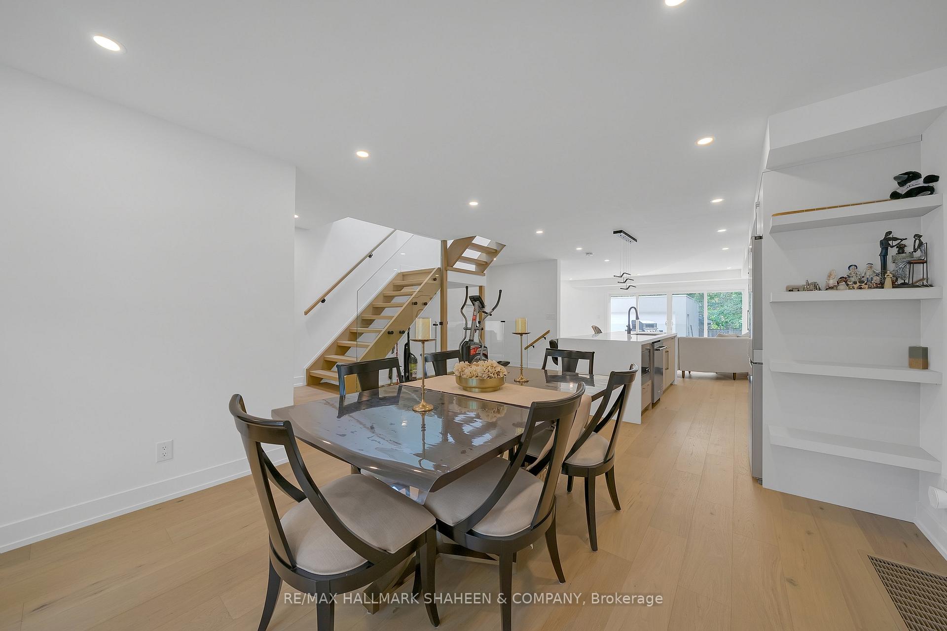 Photo 6 of 207 Sutherland Drive, Toronto, Leaside — HOMEH