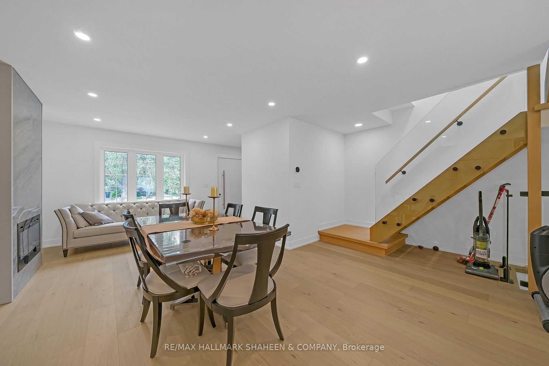 Photo 7 of 207 Sutherland Drive, Toronto, Leaside — HOMEH