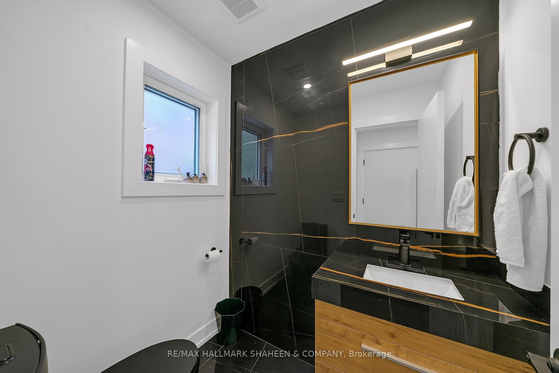 Photo 9 of 207 Sutherland Drive, Toronto, Leaside — HOMEH