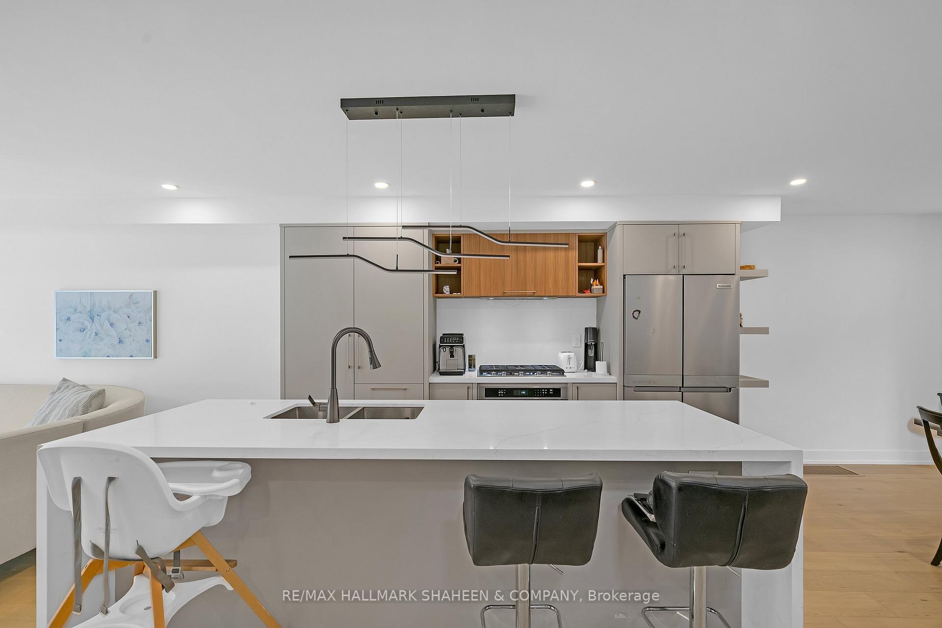 Photo 11 of 207 Sutherland Drive, Toronto, Leaside — HOMEH