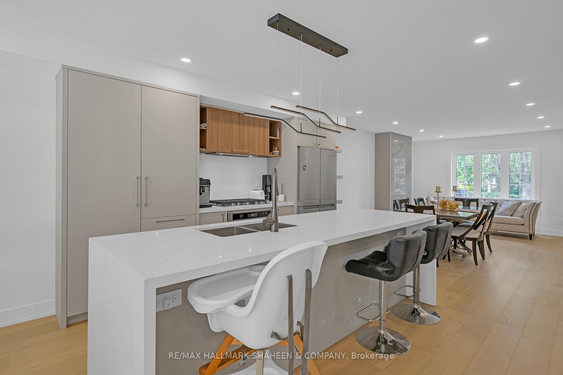 Photo 12 of 207 Sutherland Drive, Toronto, Leaside — HOMEH