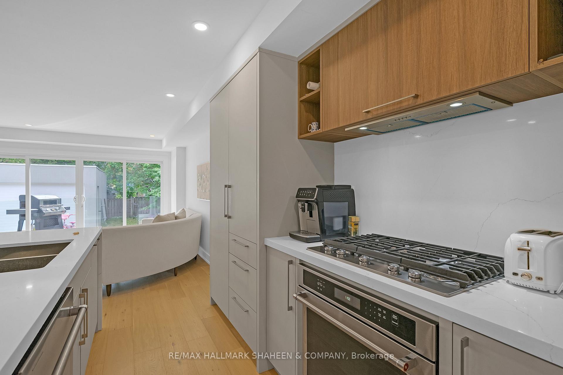 Photo 13 of 207 Sutherland Drive, Toronto, Leaside — HOMEH