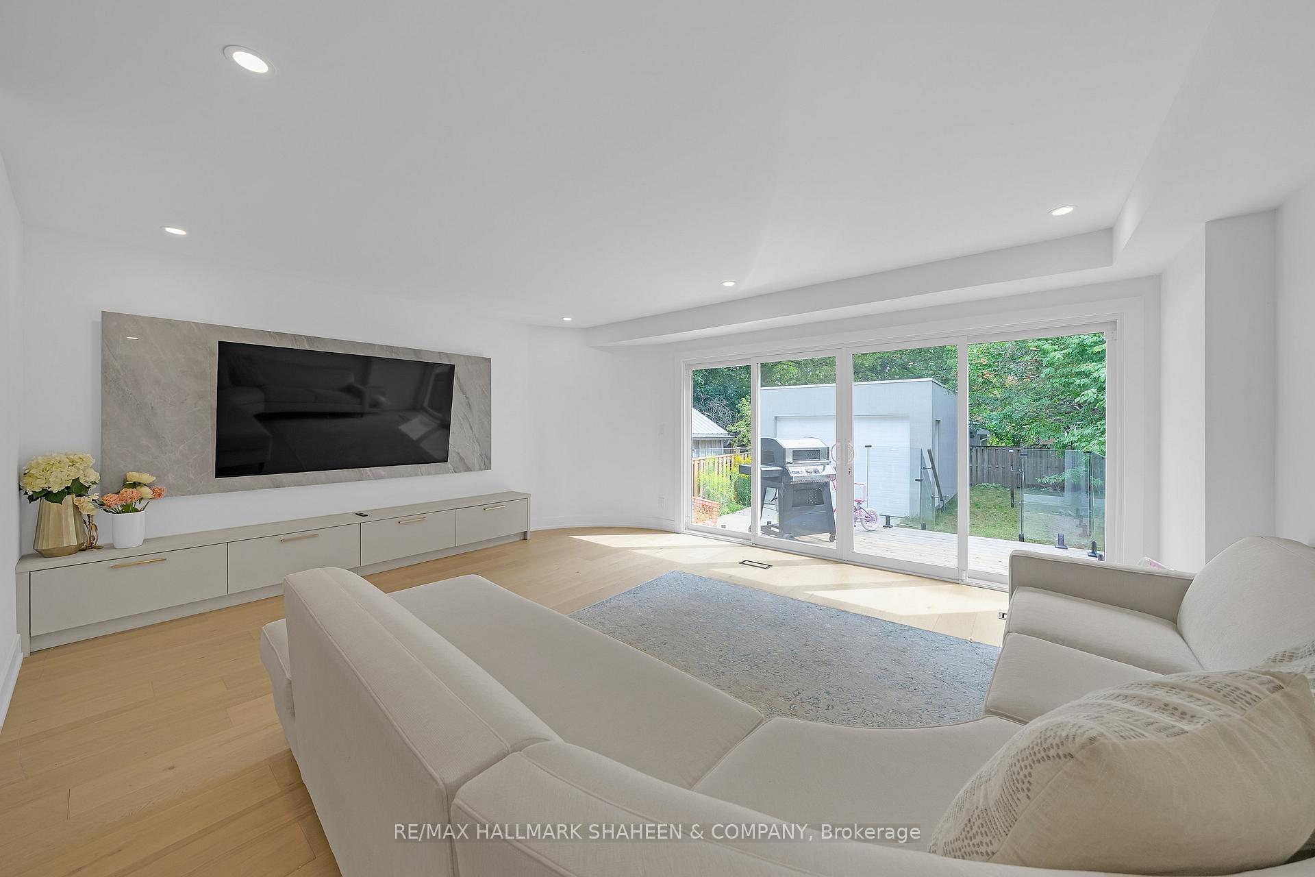 Photo 14 of 207 Sutherland Drive, Toronto, Leaside — HOMEH