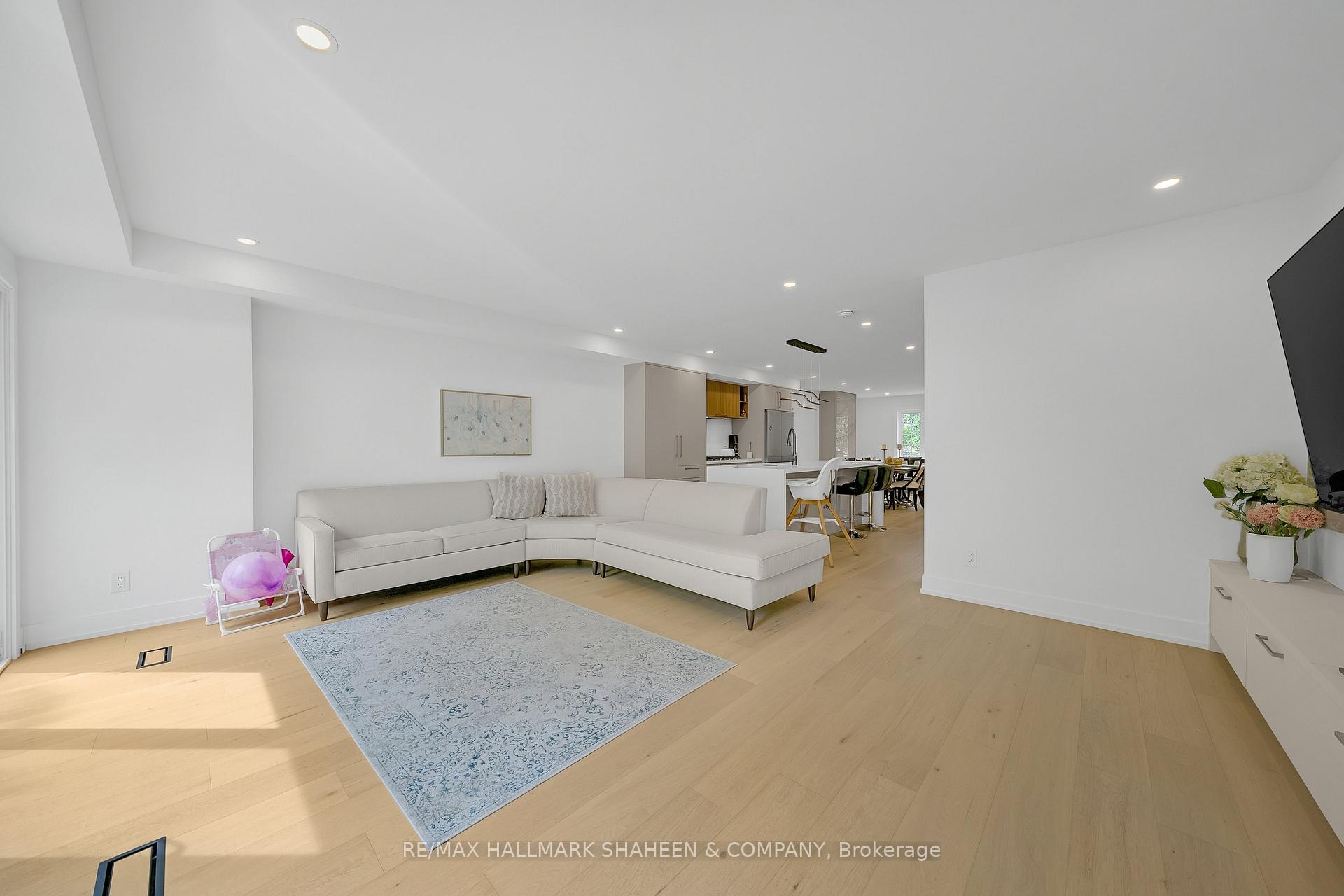 Photo 16 of 207 Sutherland Drive, Toronto, Leaside — HOMEH
