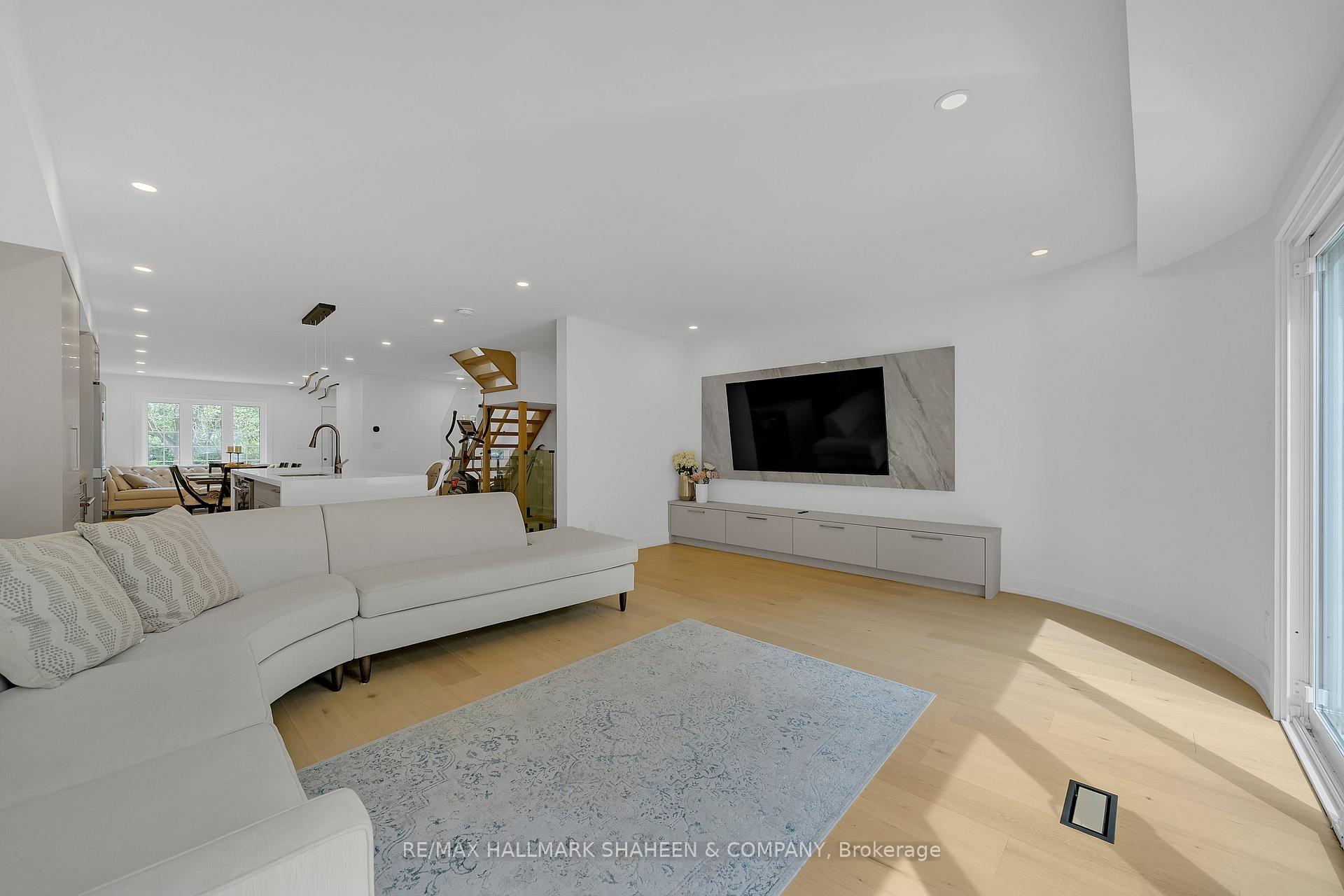 Photo 17 of 207 Sutherland Drive, Toronto, Leaside — HOMEH