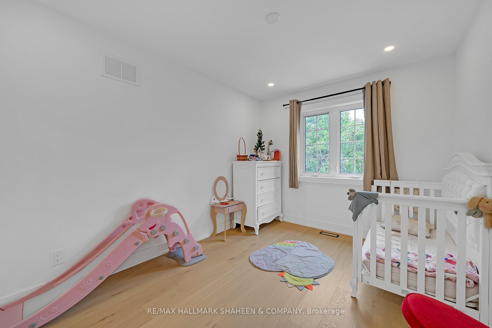 Photo 32 of 207 Sutherland Drive, Toronto, Leaside — HOMEH
