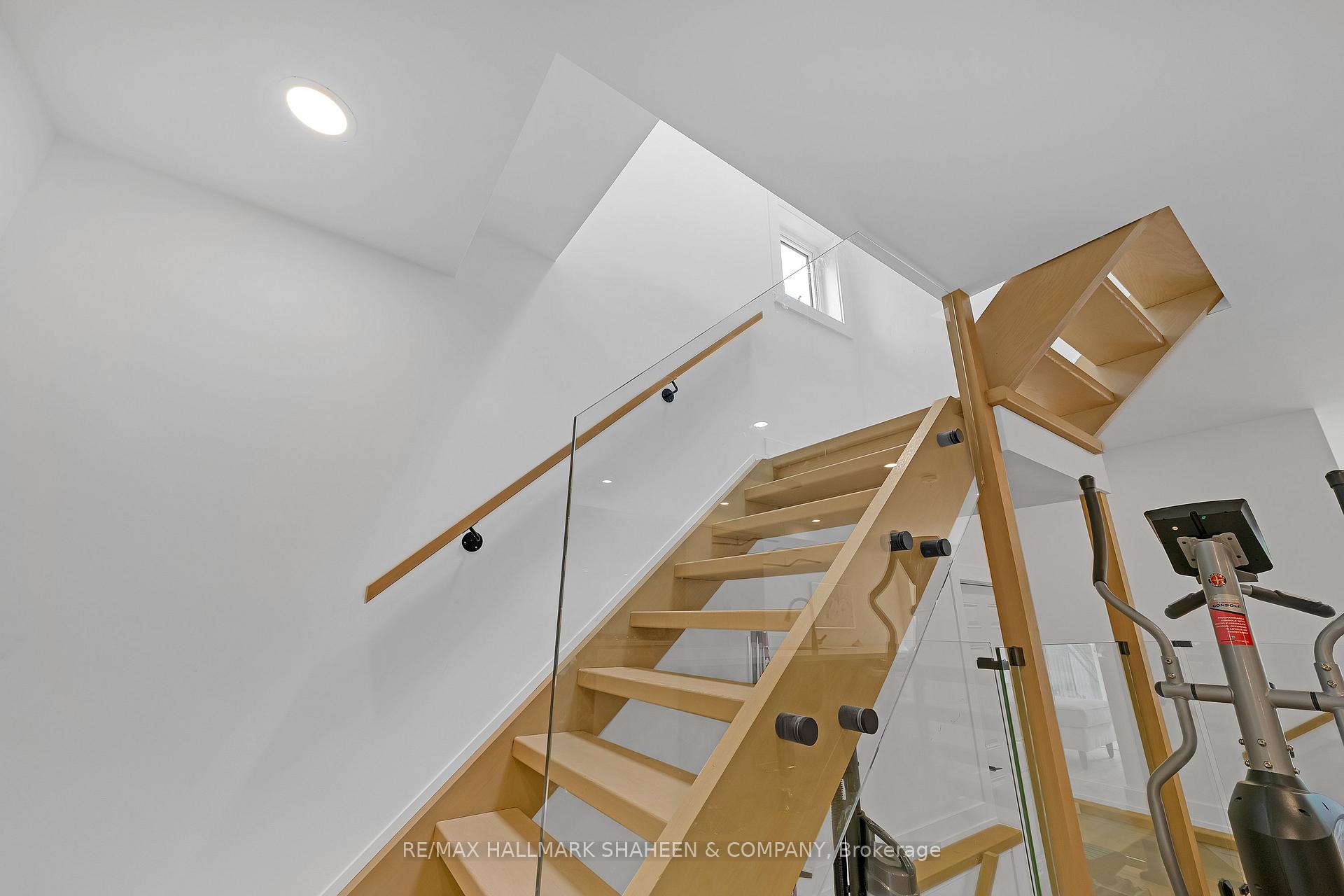 Photo 37 of 207 Sutherland Drive, Toronto, Leaside — HOMEH