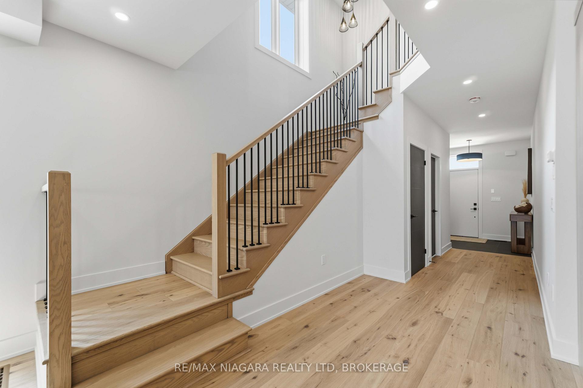 Photo 4 of 6124 Curlin Crescent, Niagara Falls, Forestview — HOMEH