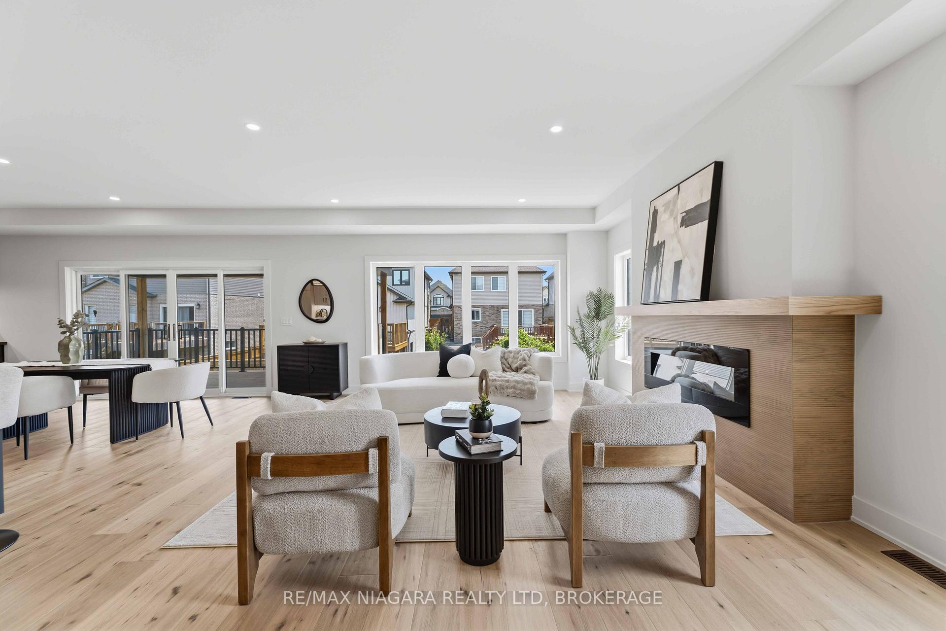 Photo 5 of 6124 Curlin Crescent, Niagara Falls, Forestview — HOMEH