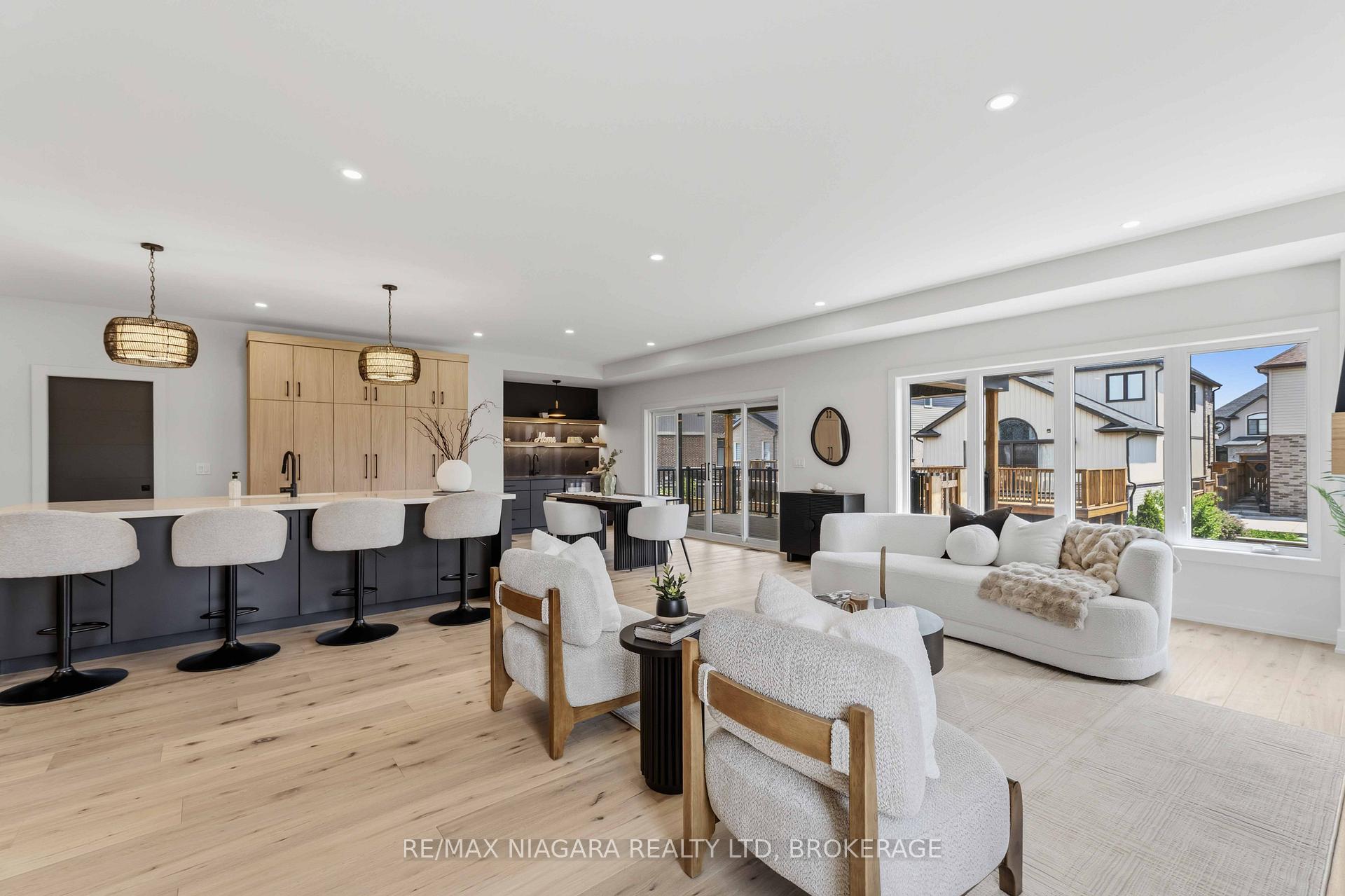 Photo 6 of 6124 Curlin Crescent, Niagara Falls, Forestview — HOMEH