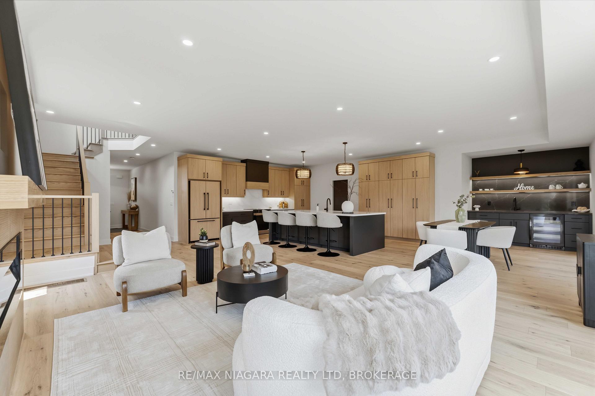 Photo 7 of 6124 Curlin Crescent, Niagara Falls, Forestview — HOMEH