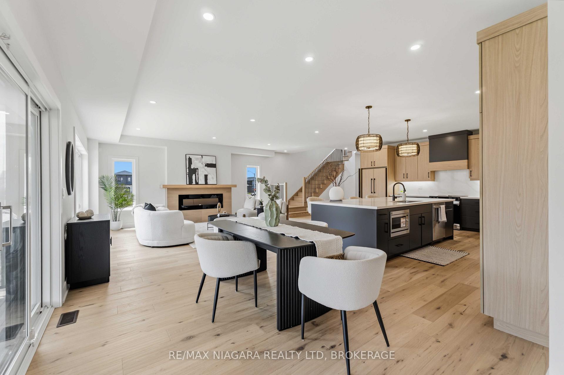 Photo 10 of 6124 Curlin Crescent, Niagara Falls, Forestview — HOMEH