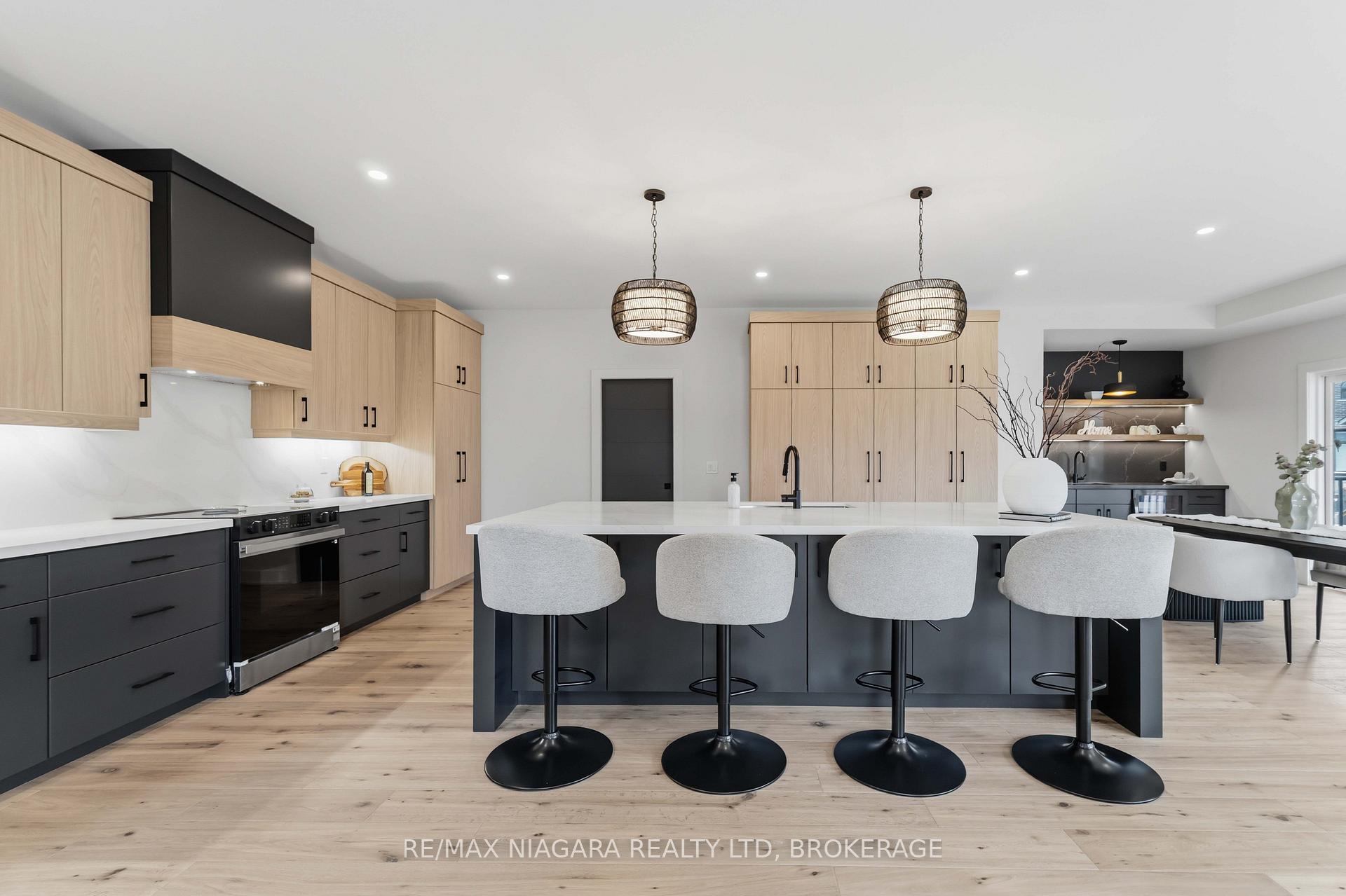 Photo 11 of 6124 Curlin Crescent, Niagara Falls, Forestview — HOMEH